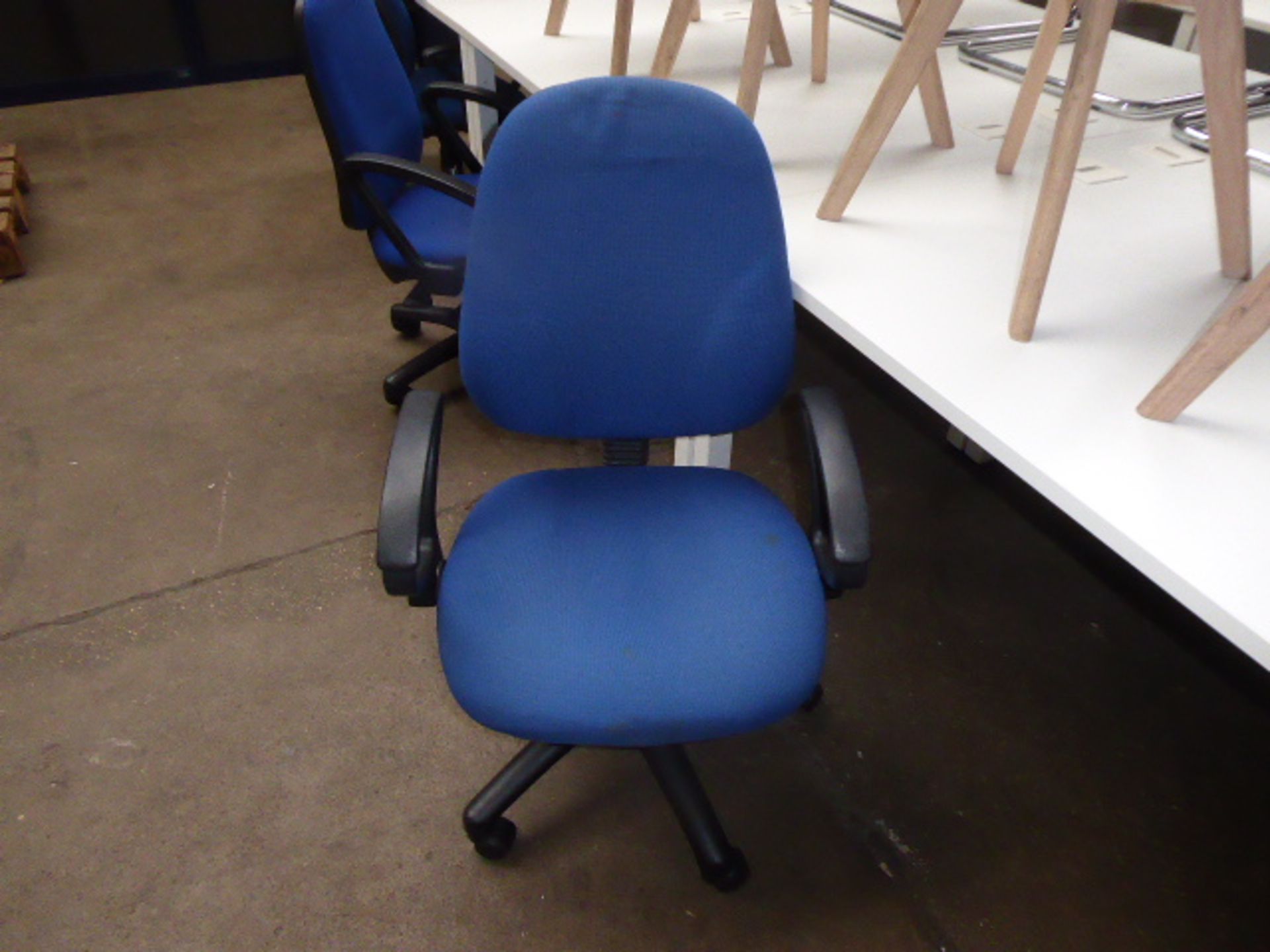 Six blue cloth swivel arm chairs - Image 3 of 3