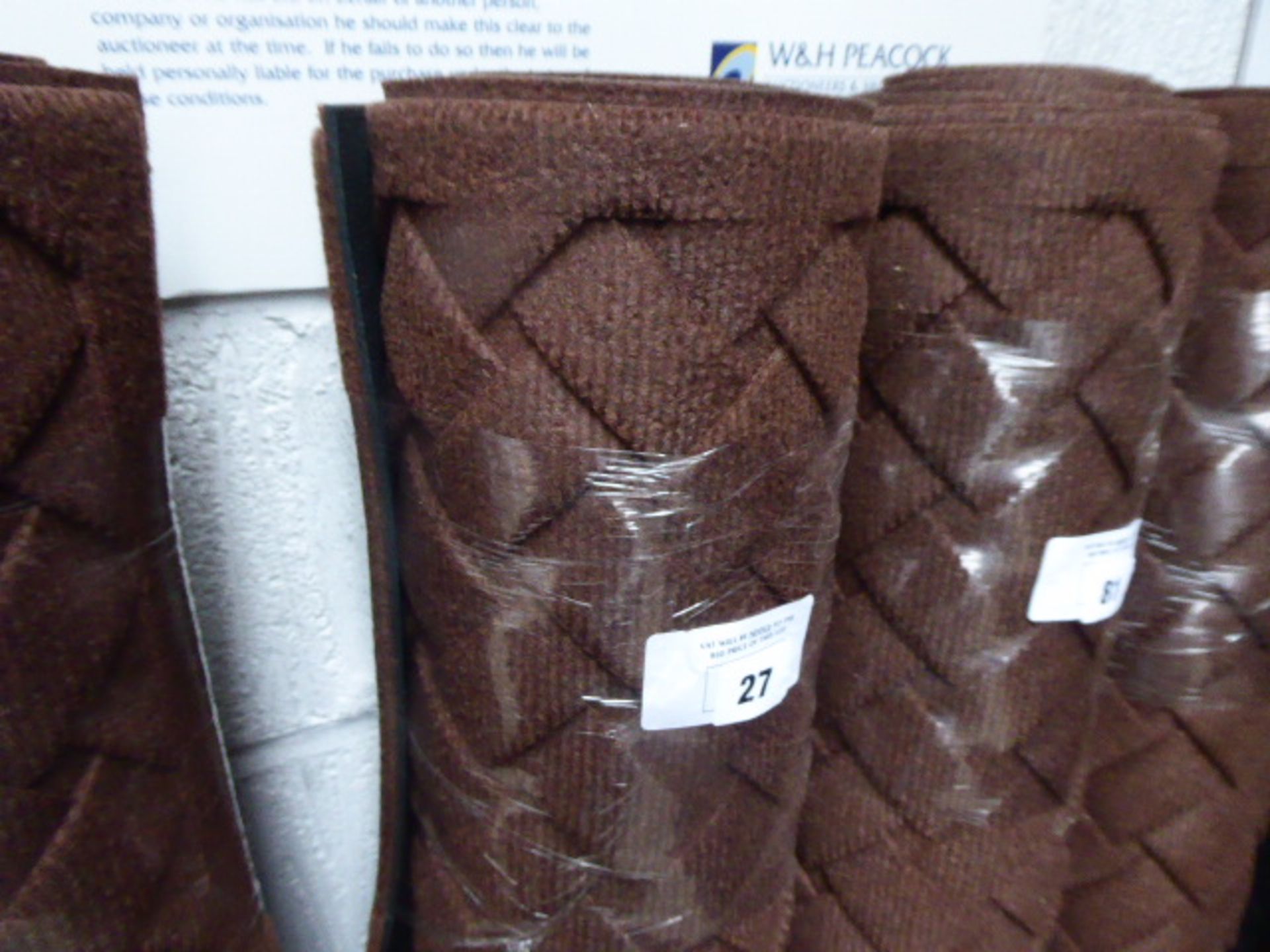 120cm by 180cm brown rubber back commercial mat with woven design - Image 2 of 2