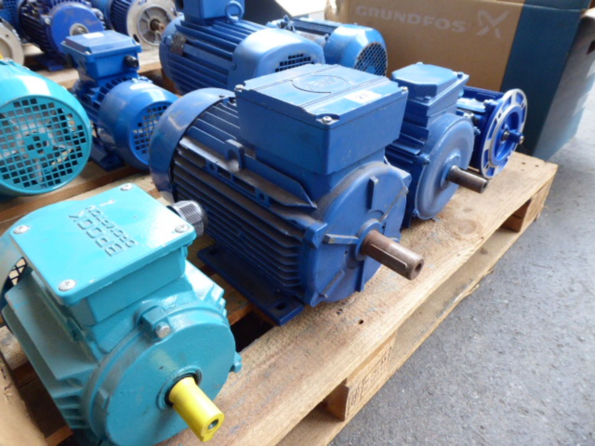 Four assorted motors plus a pump, Lowara FCE4 50-125/02/A; Marelli Motori A4C1062A00017, 2.4kw; - Image 3 of 3