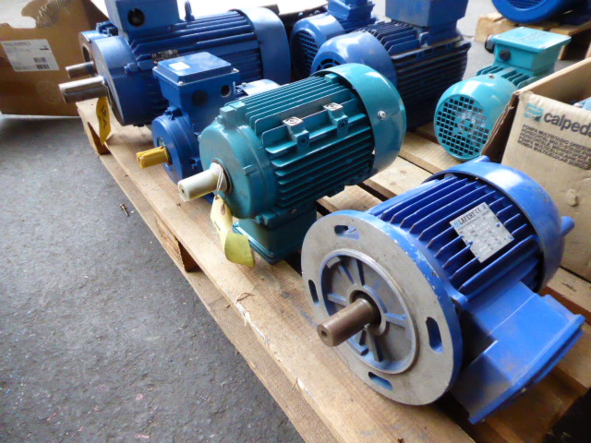 Five assorted motors, Lafert ST90SC2, 1.7kw; Brook Crompton A-DA90LA 2 B3-PTO, 2.64kw; unbranded 0. - Image 3 of 3