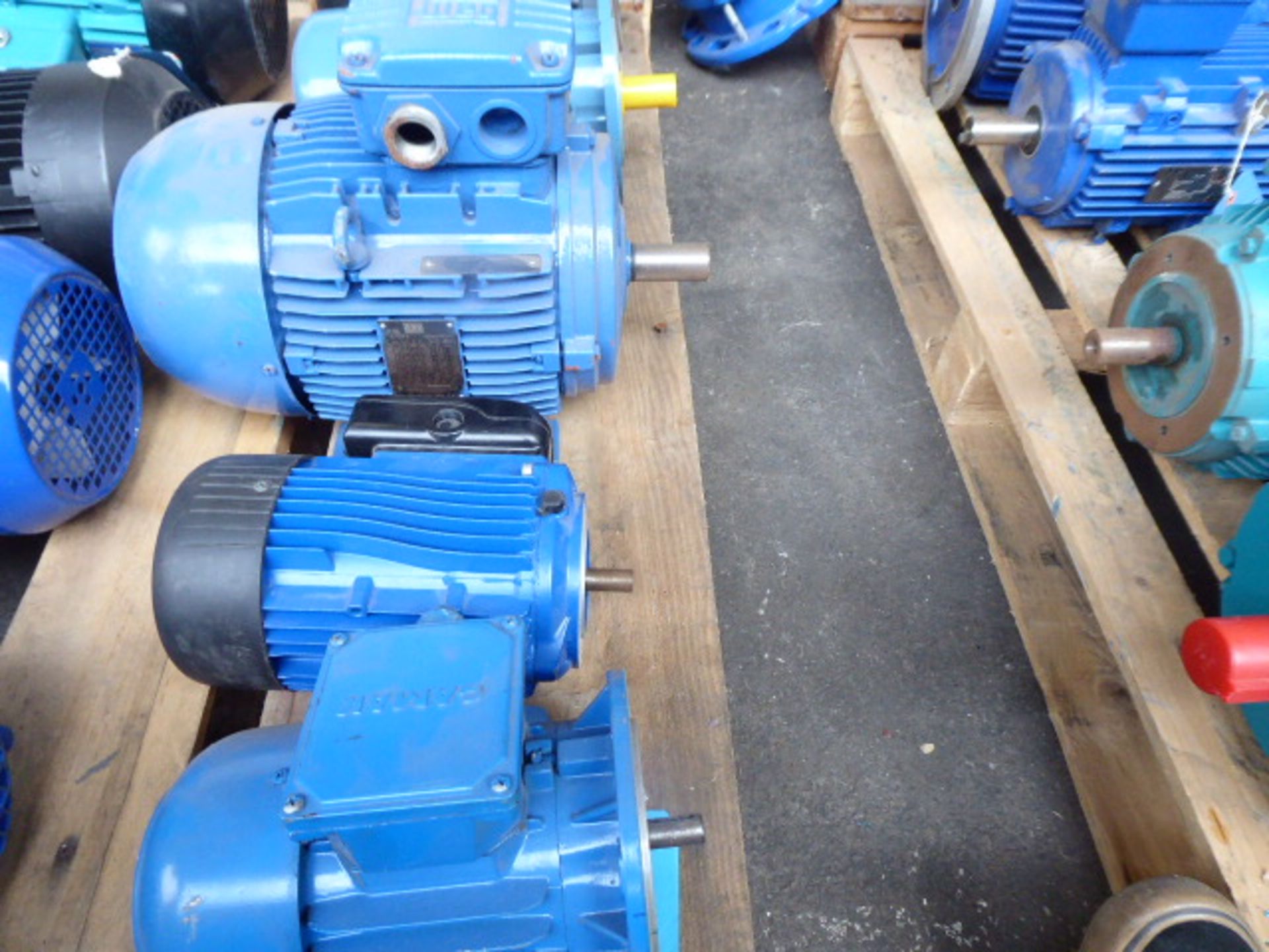 Five assorted motors, Brook Hansen; unbranded MS90L4, 1.5kw; Weg AL112-M, 4.8kw and a Gamak F. - Image 3 of 3