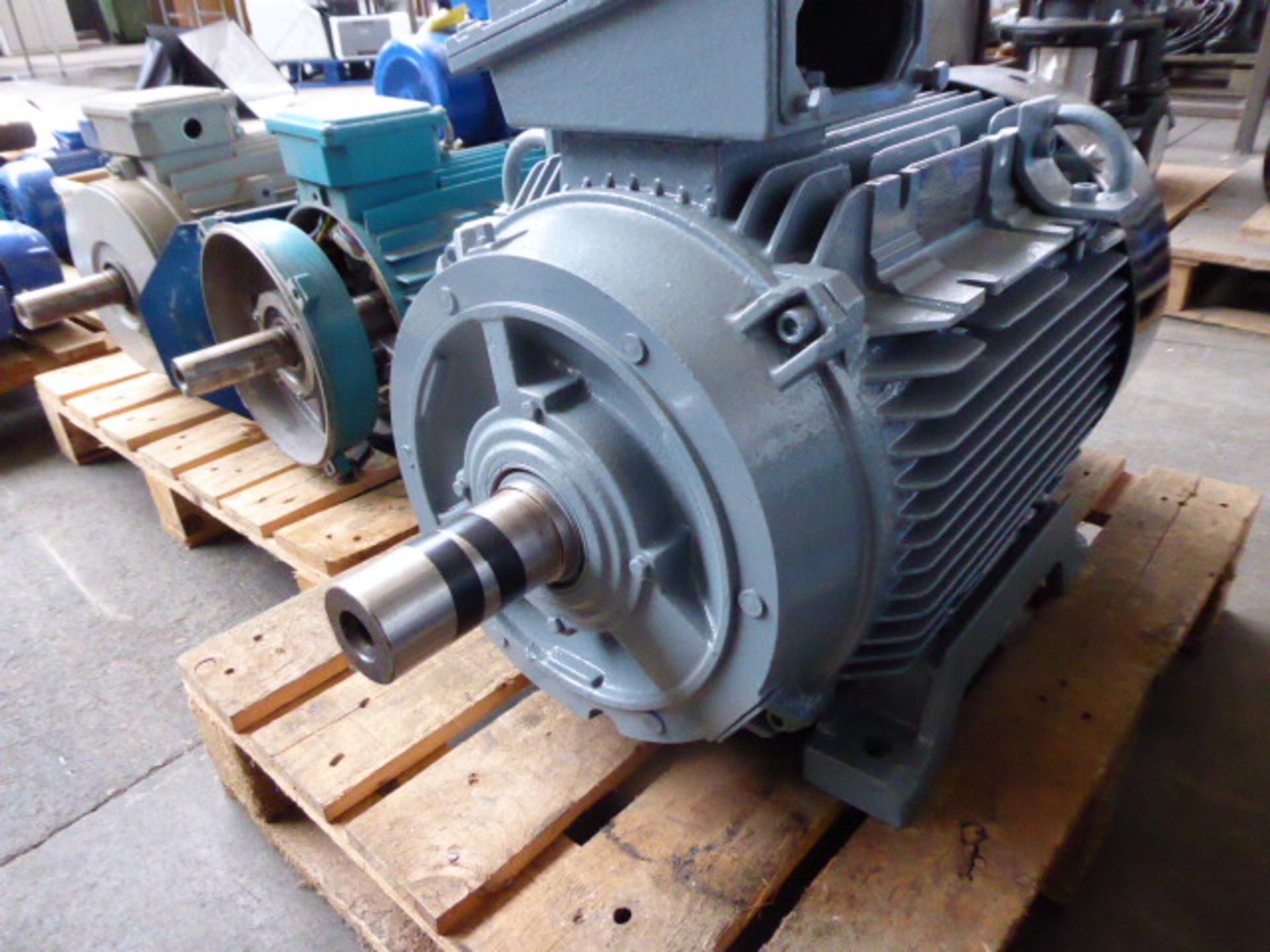 Brook Crompton W-DE200LNX motor, 30kw, 255kg - Image 3 of 4
