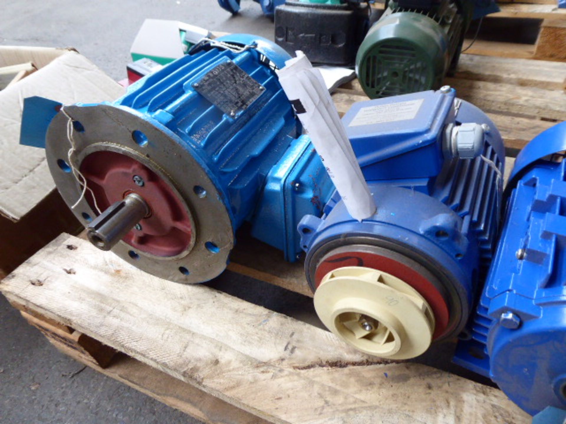 Four assorted motors, Weg, 1.1kw; Pullen SKK-1040/2, 1.9kw; Weg, 1.1kw and 1 other - Image 3 of 3