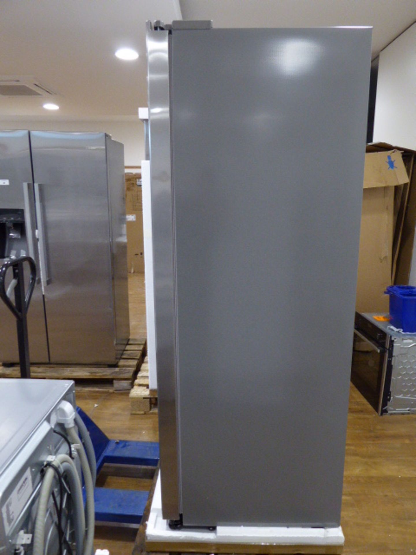 KA93IVIFPGB Siemens Side-by-side fridge-freezer No signs of damage, scuffs or marks. - Image 4 of 4