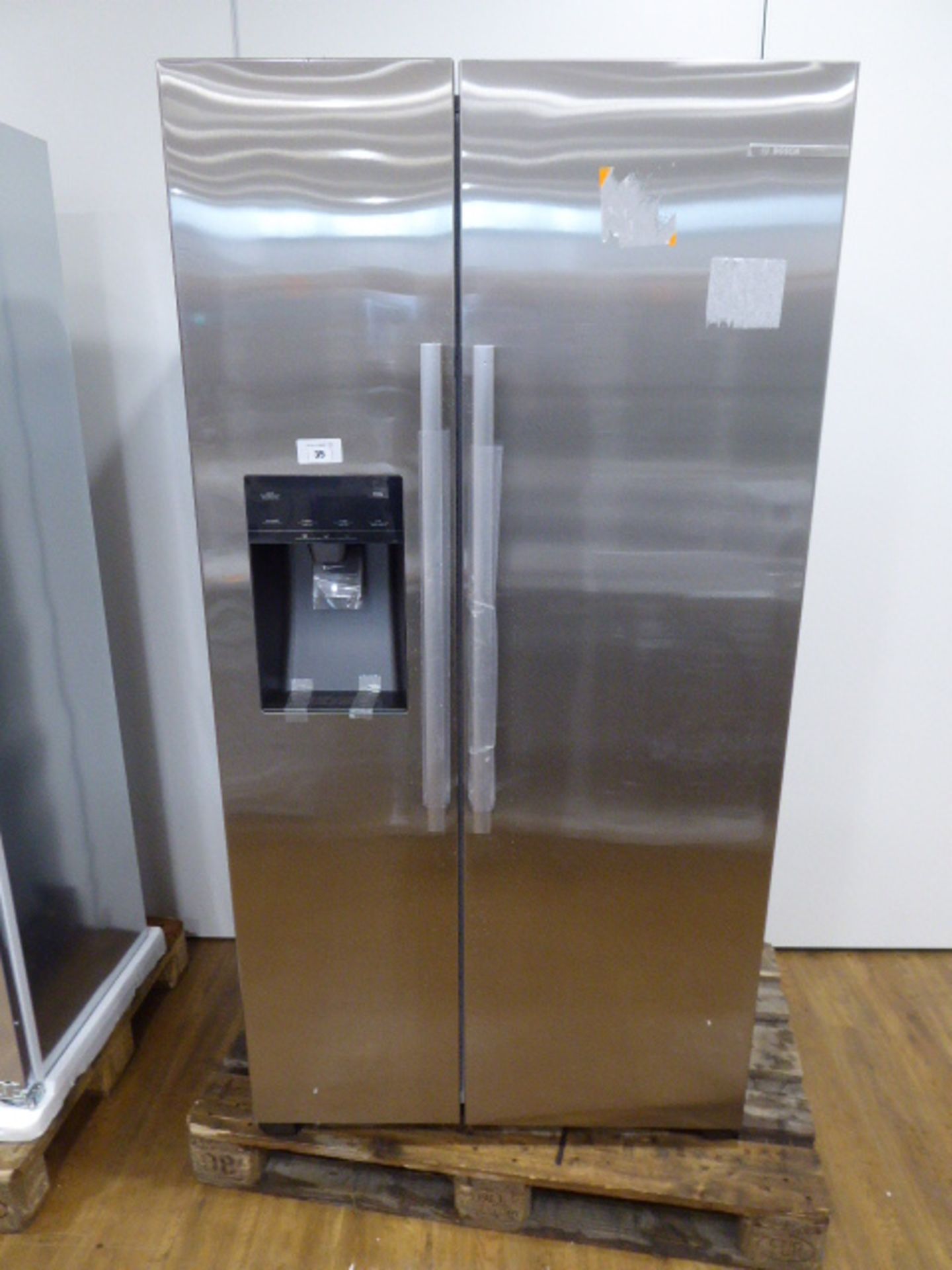 KAD93VIFPGB Bosch Side-by-side fridge-freezer No visible dents, marks or scratches. Slight paint