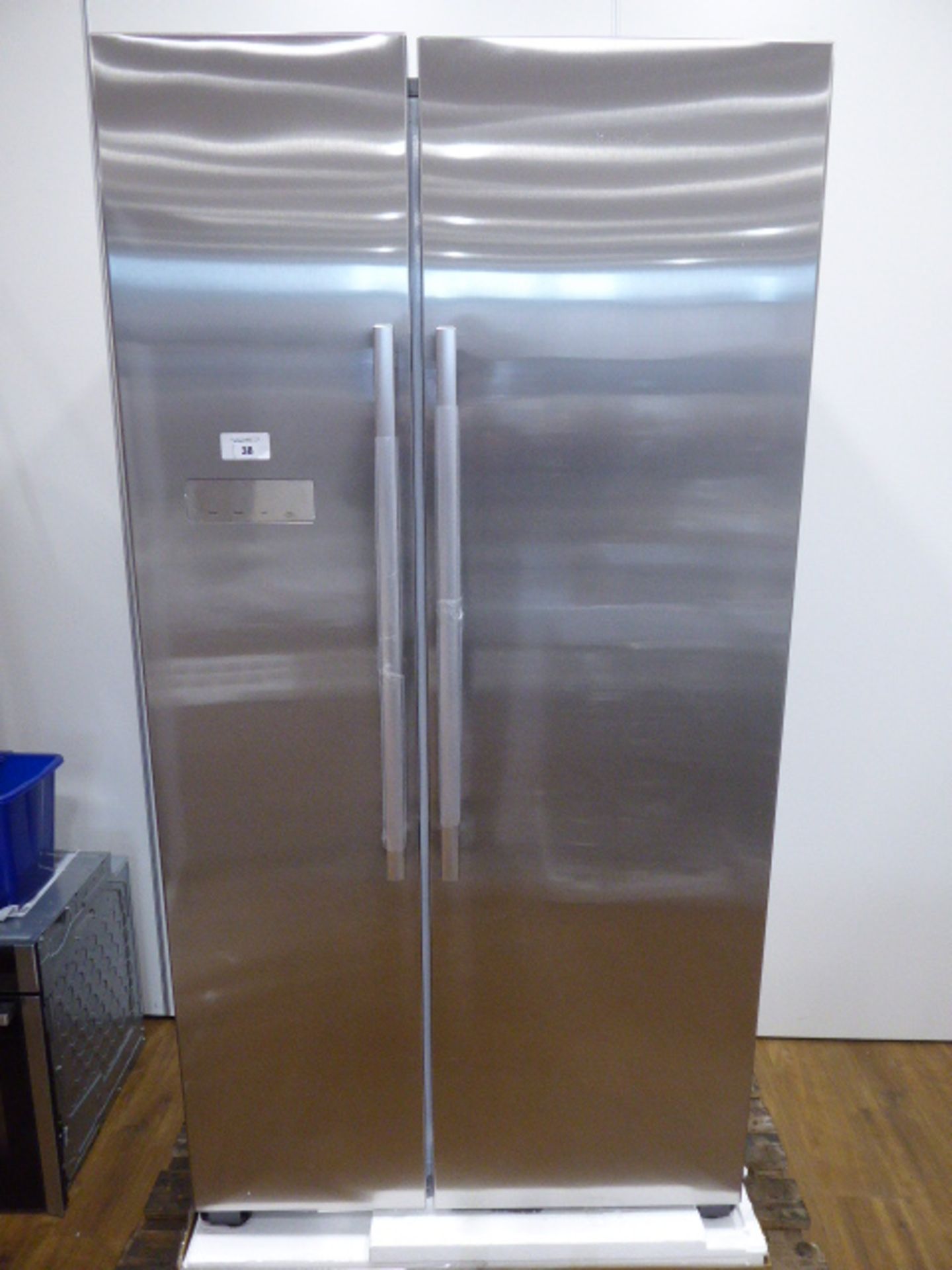 KA93IVIFPGB Siemens Side-by-side fridge-freezer No signs of damage, scuffs or marks.