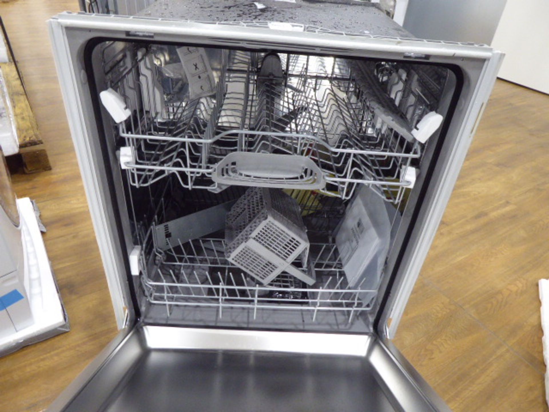 SMV40C40GBB Bosch Dishwasher fully integrated 60cm No visible damage. All parts included - Image 6 of 6