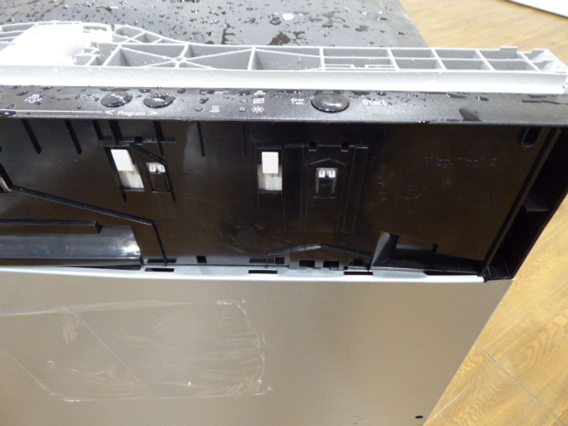 SMV40C40GBB Bosch Dishwasher fully integrated 60cm No visible damage. All parts included - Image 5 of 6