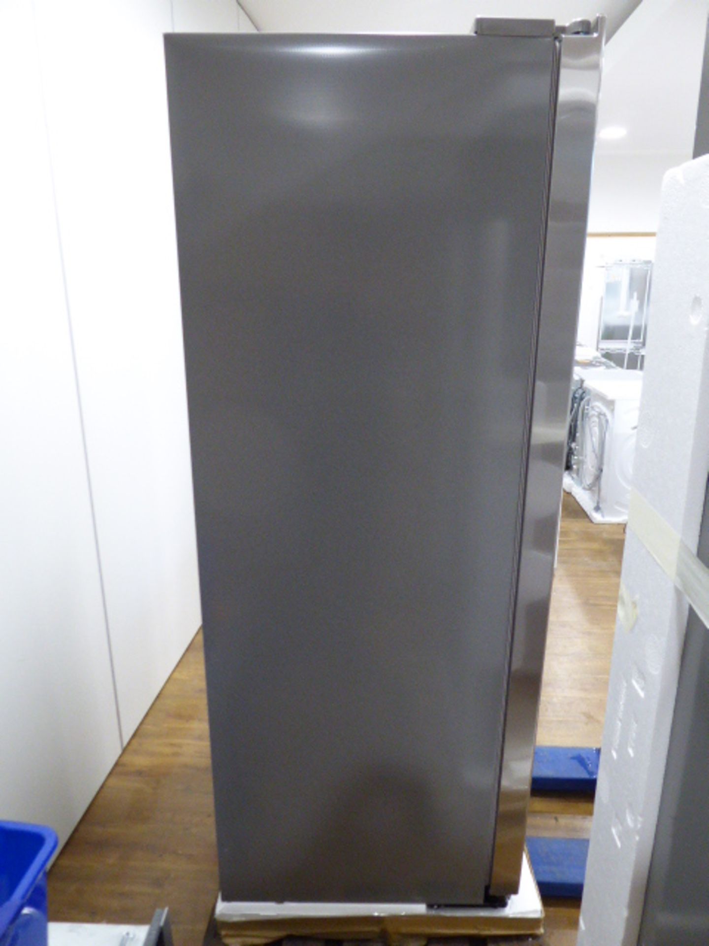 KA93IVIFPGB Siemens Side-by-side fridge-freezer No signs of damage, scuffs or marks. - Image 2 of 4