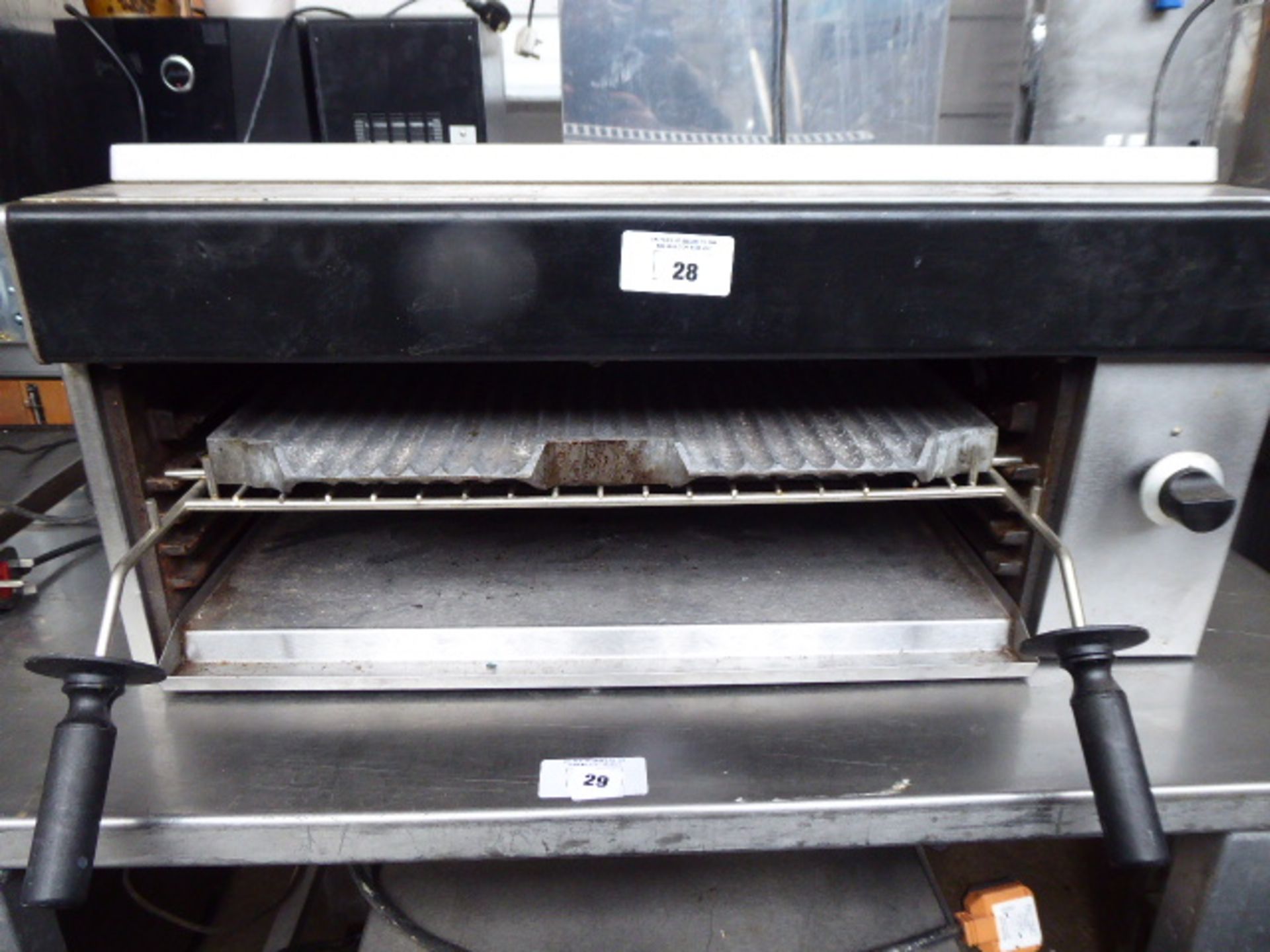 80cm gas Salamander-style grill - Image 2 of 2