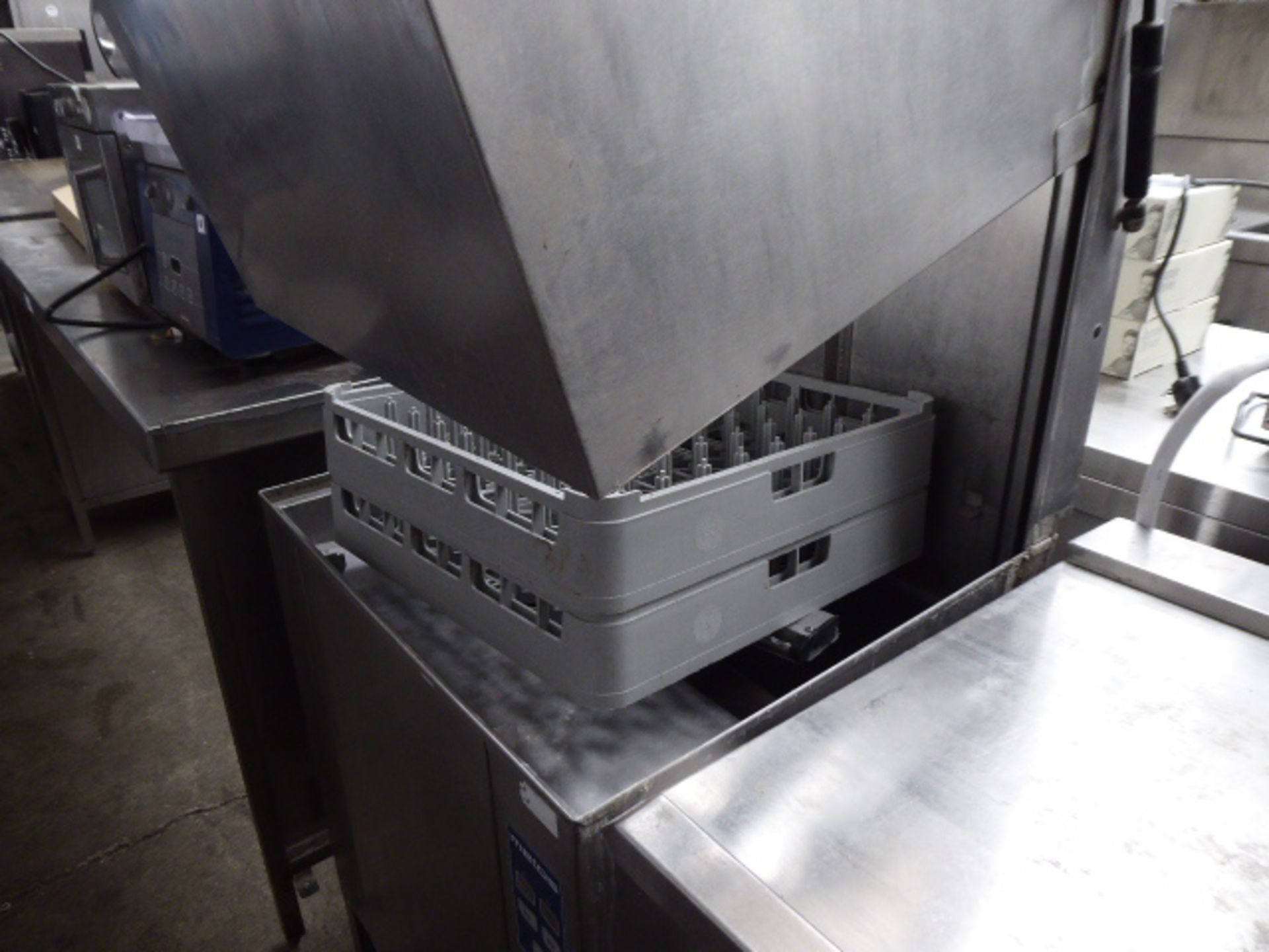 67 - 65cm Metos WD7 lift top pass through dishwasher with draining board - Image 3 of 3