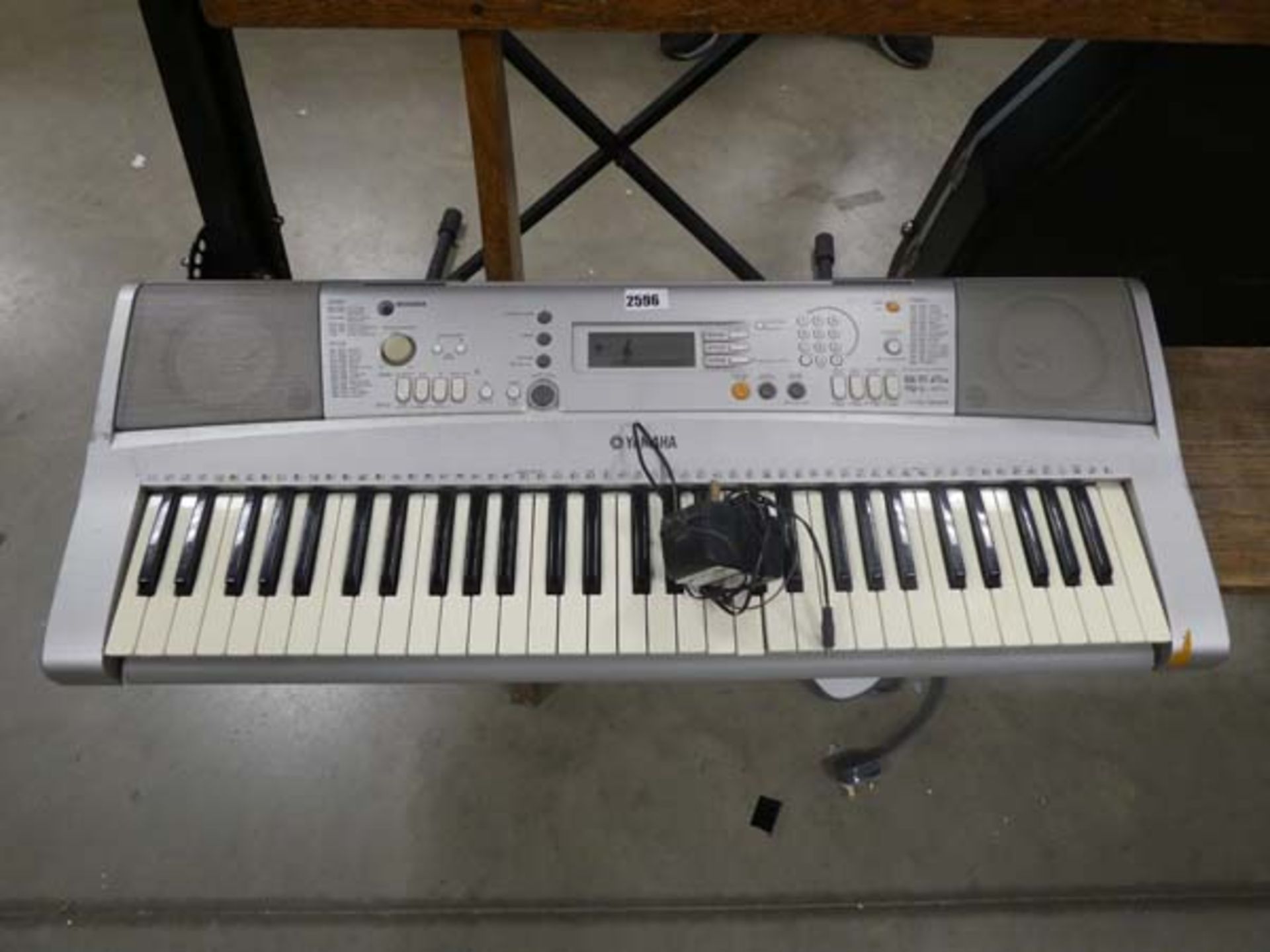 Yamaha E303 digital keyboard with stand and power supply