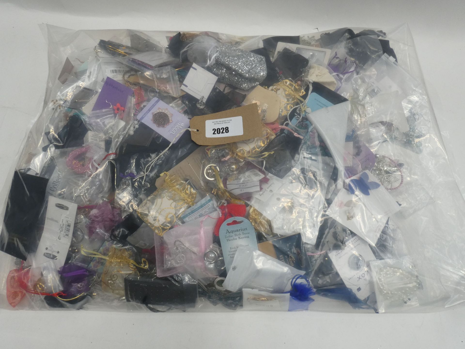Bag containing quantity of loose costume and dress jewellery