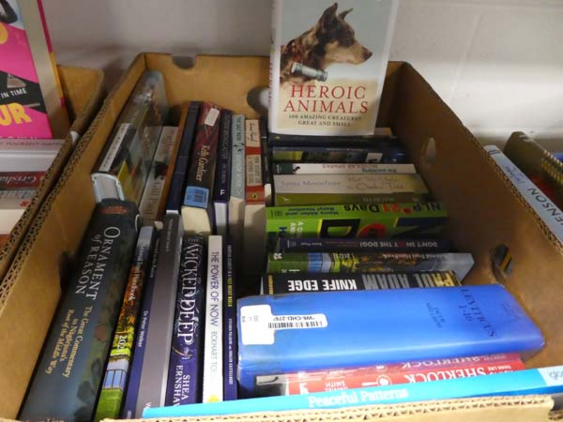 Tray of various hard back and paper back novels to inc. Clare Baldings heroic animals