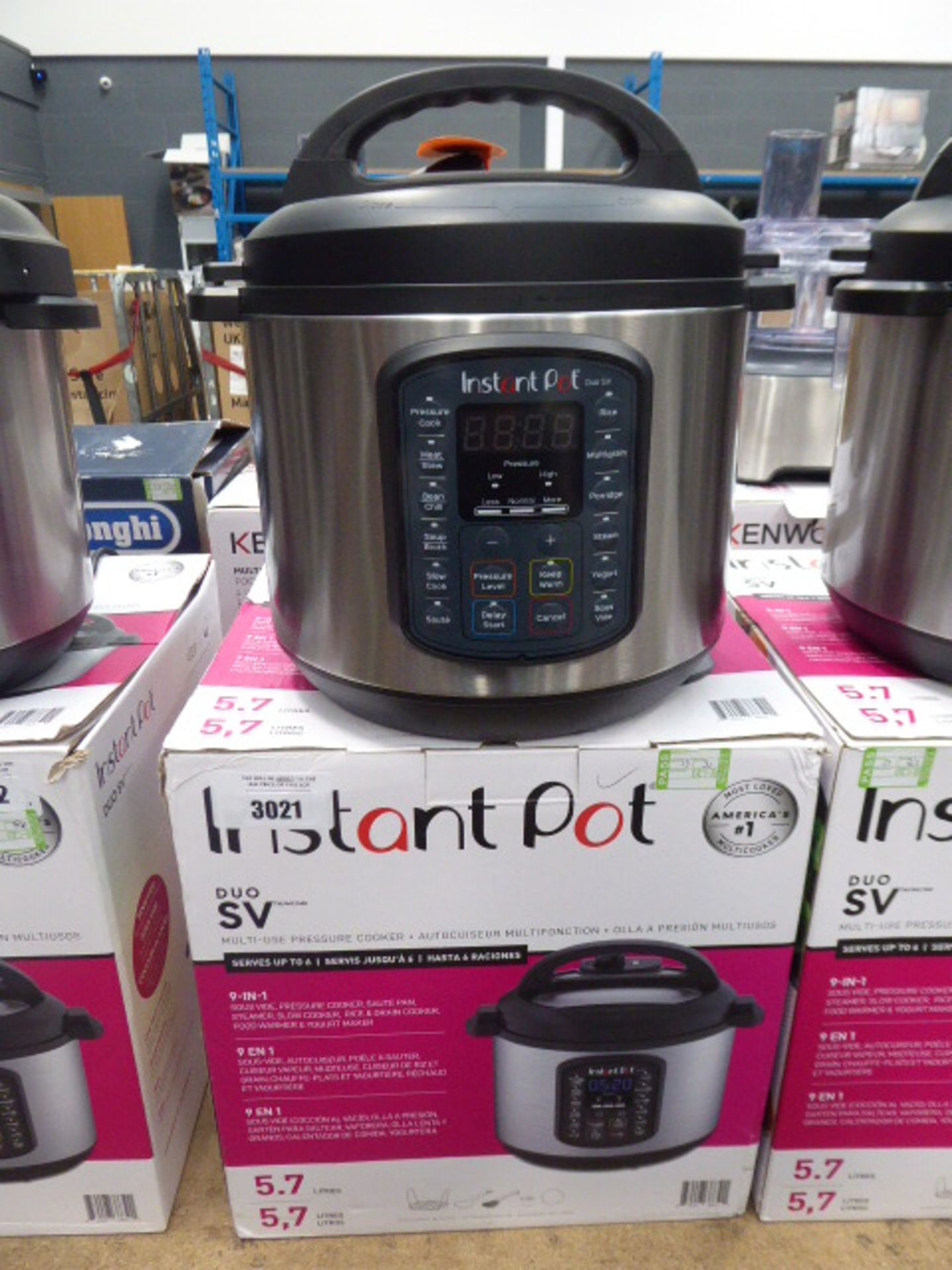 Instant Pot multi use pressure cooker with box