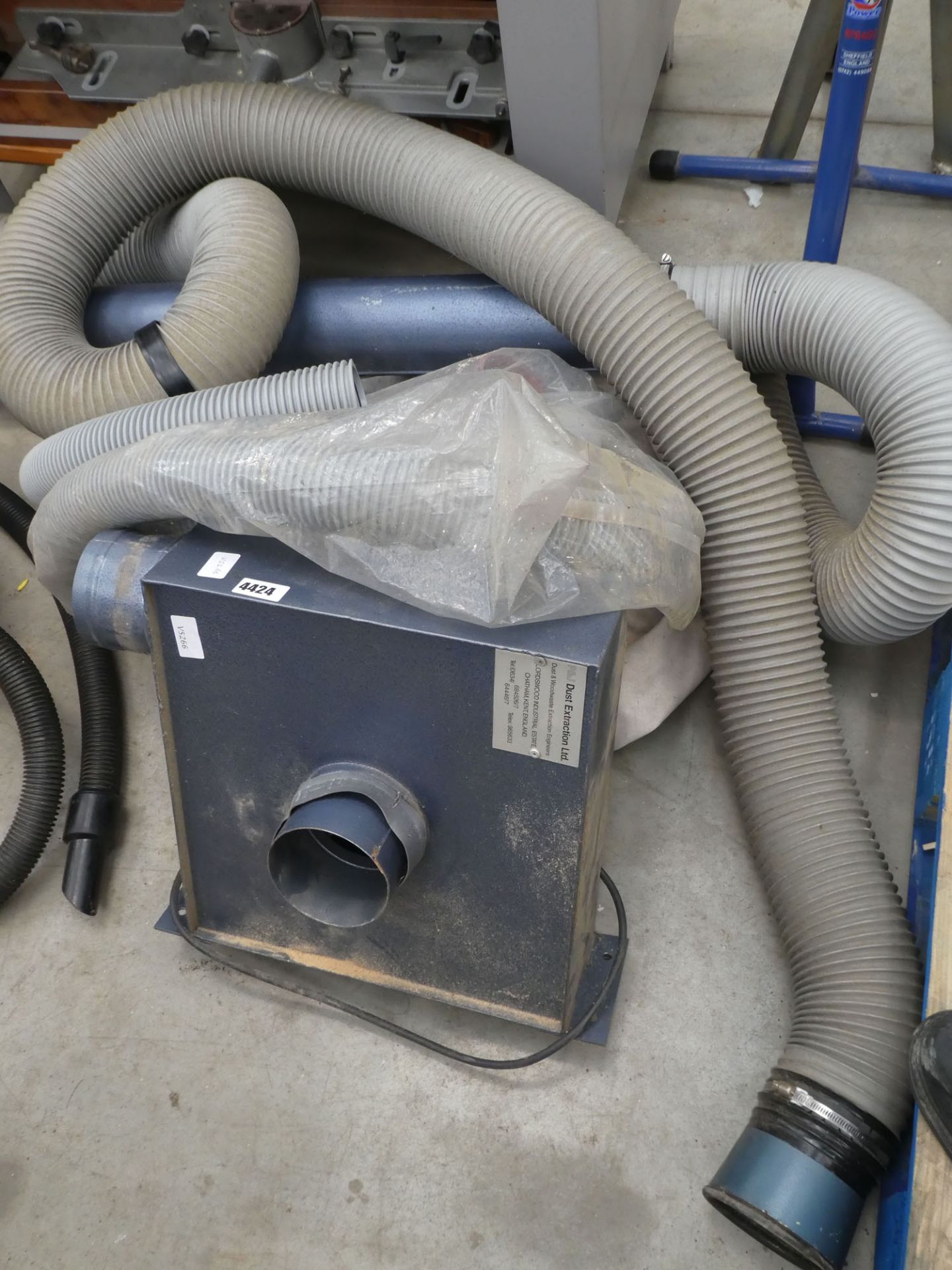 P&J dust extraction unit with hoses