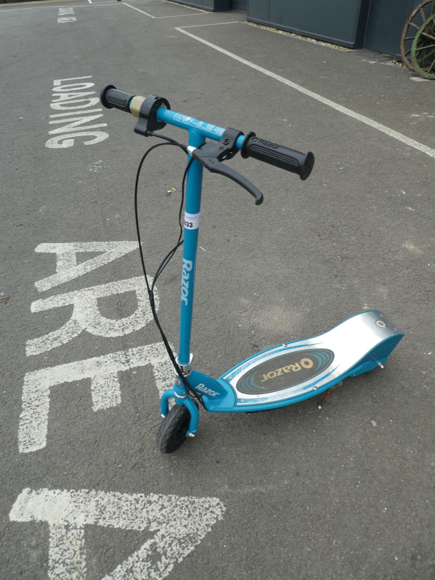 Razor green electric scooter with charger - Image 2 of 2