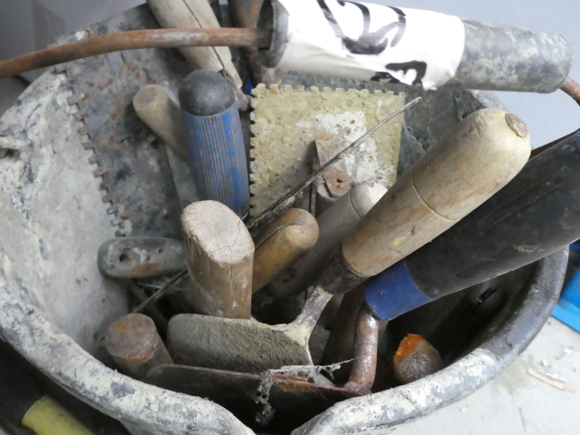 Half underbay of assorted fencing and pavers tools - Image 2 of 2