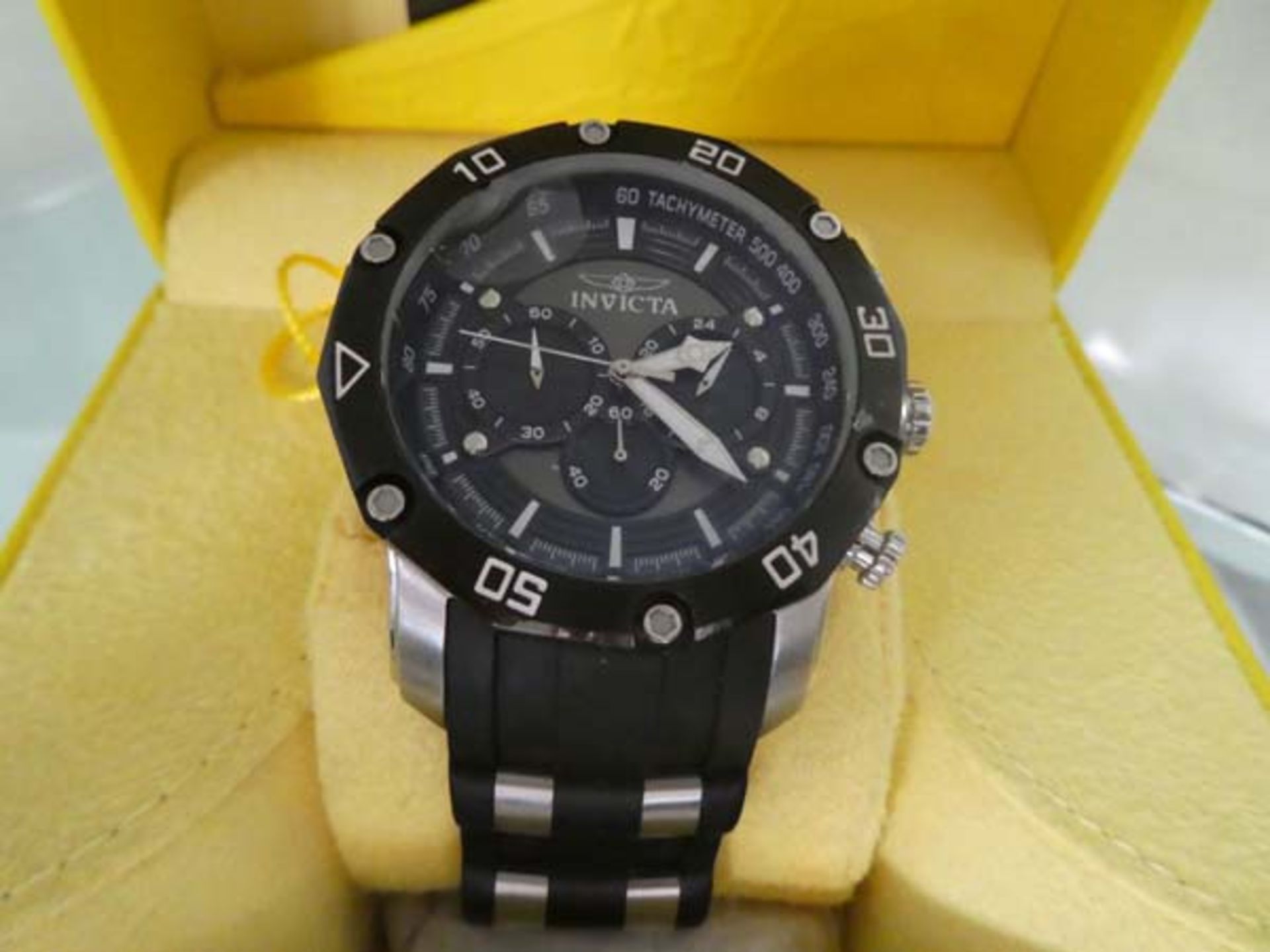 2134 - Gents Invicta oversized rubber strap wristwatch, in box Damaged glass