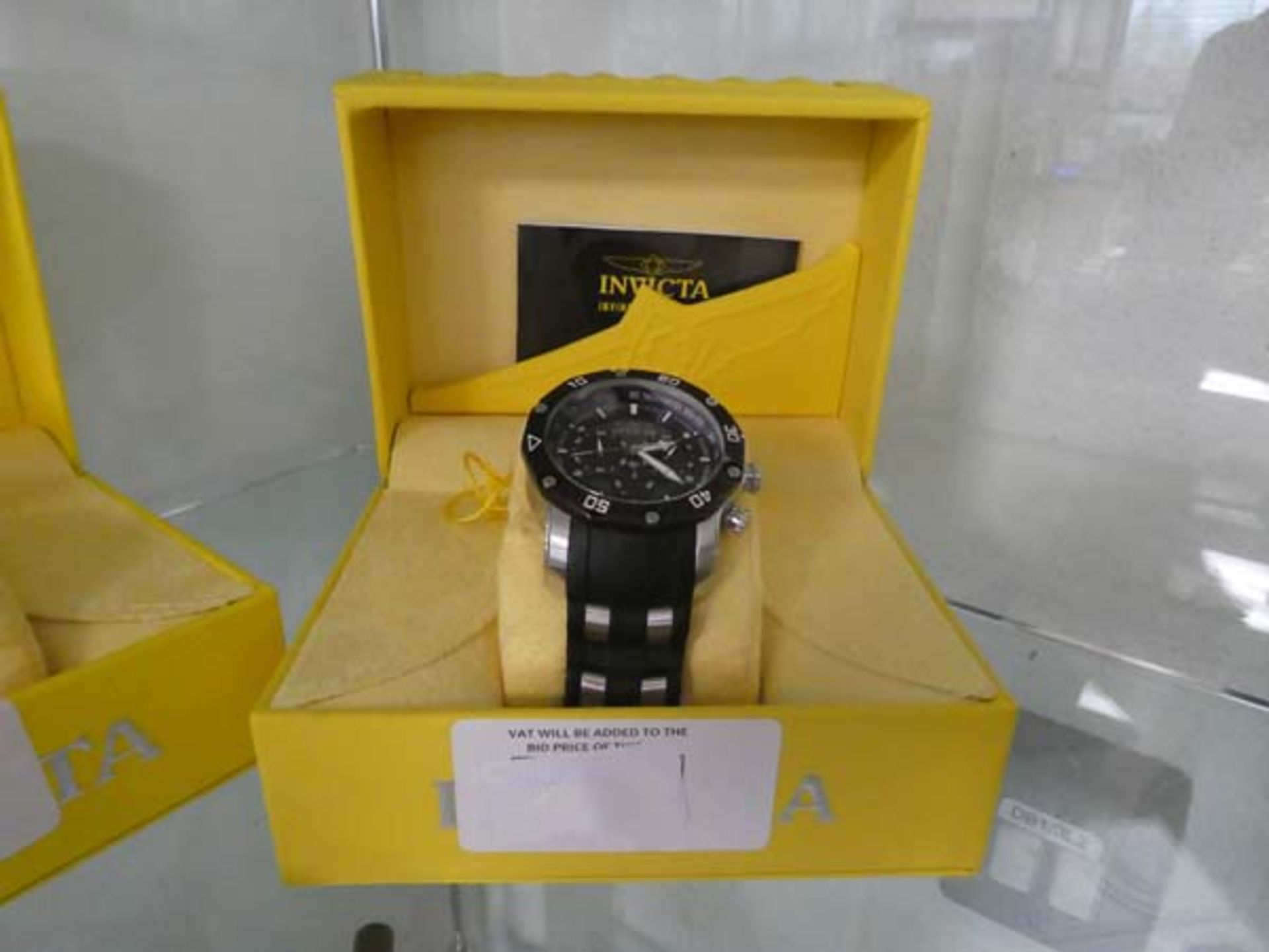 2134 - Gents Invicta oversized rubber strap wristwatch, in box Damaged glass - Image 2 of 2
