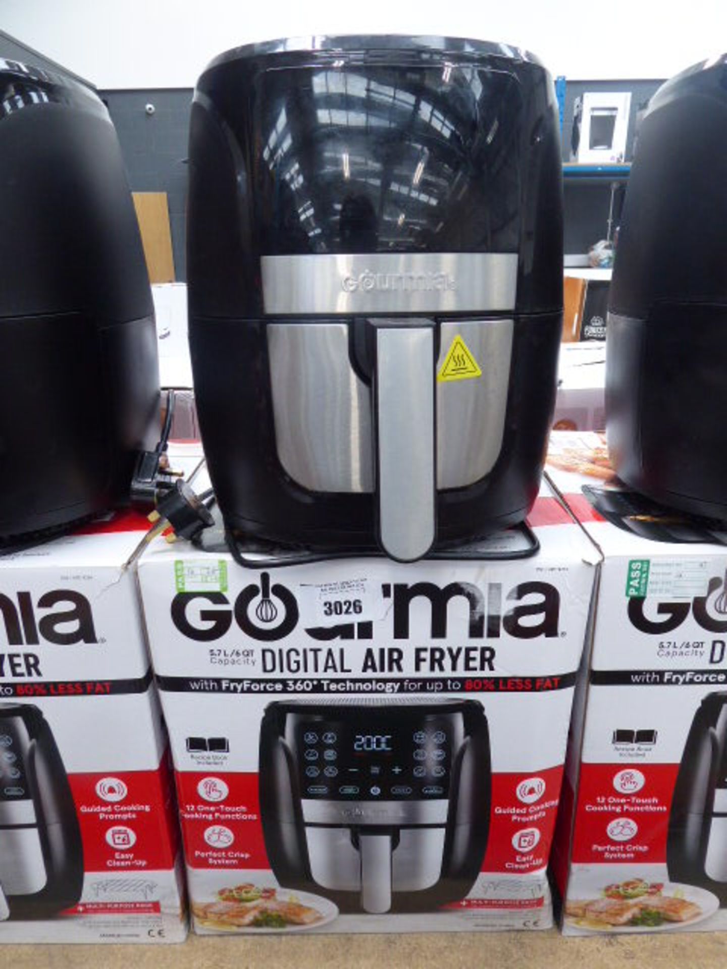 (TN25) Gourmet 5.7 litre digital air fryer with box