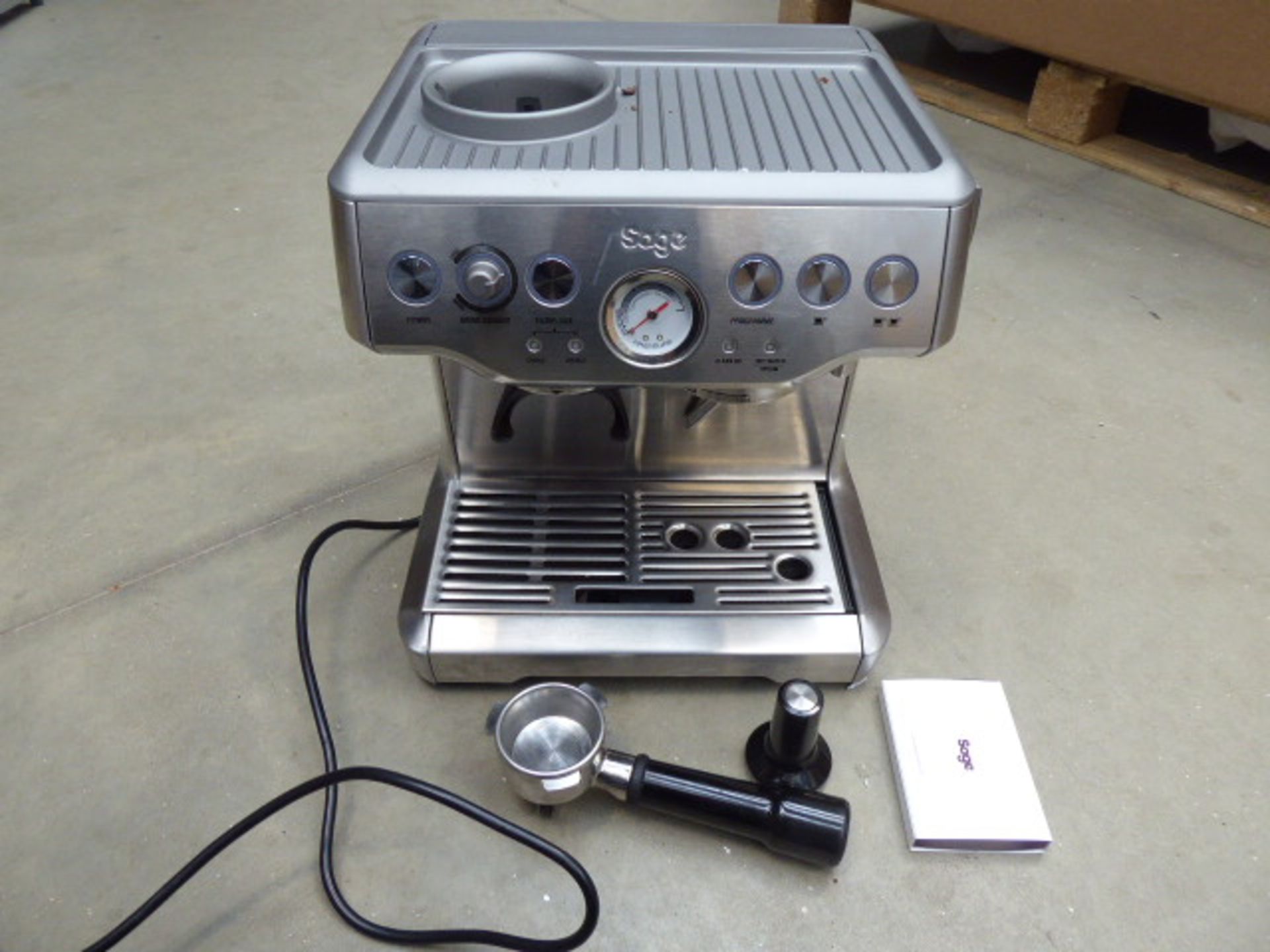 (TN26) Sage Barista Express coffee machine with box Includes coffee bean hopper - Image 3 of 3