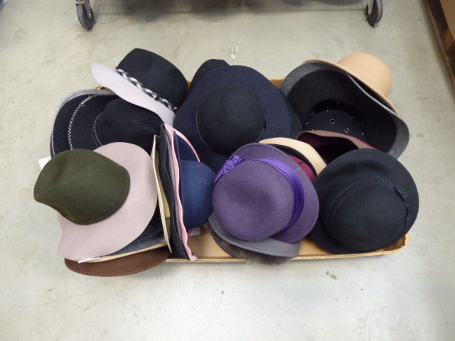 1 box of felt hats