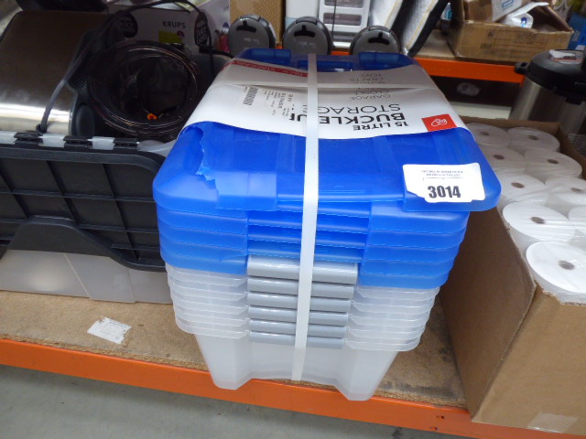 3041 - Stack of 15 litre storage buckets (one cracked)