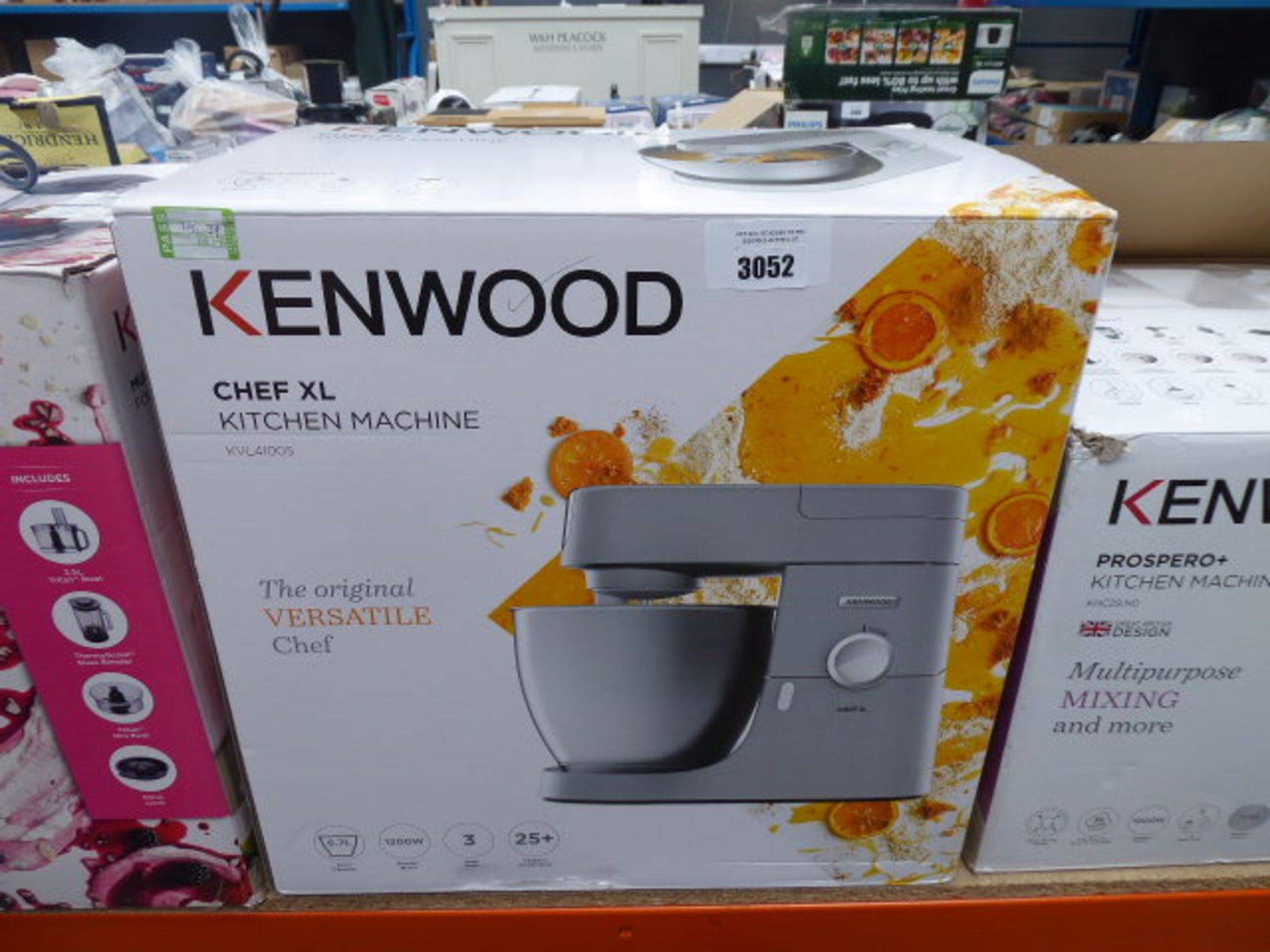 (TN34) Kenwood Chef XL kitchen machine model KVL4100S Light use, one attachment