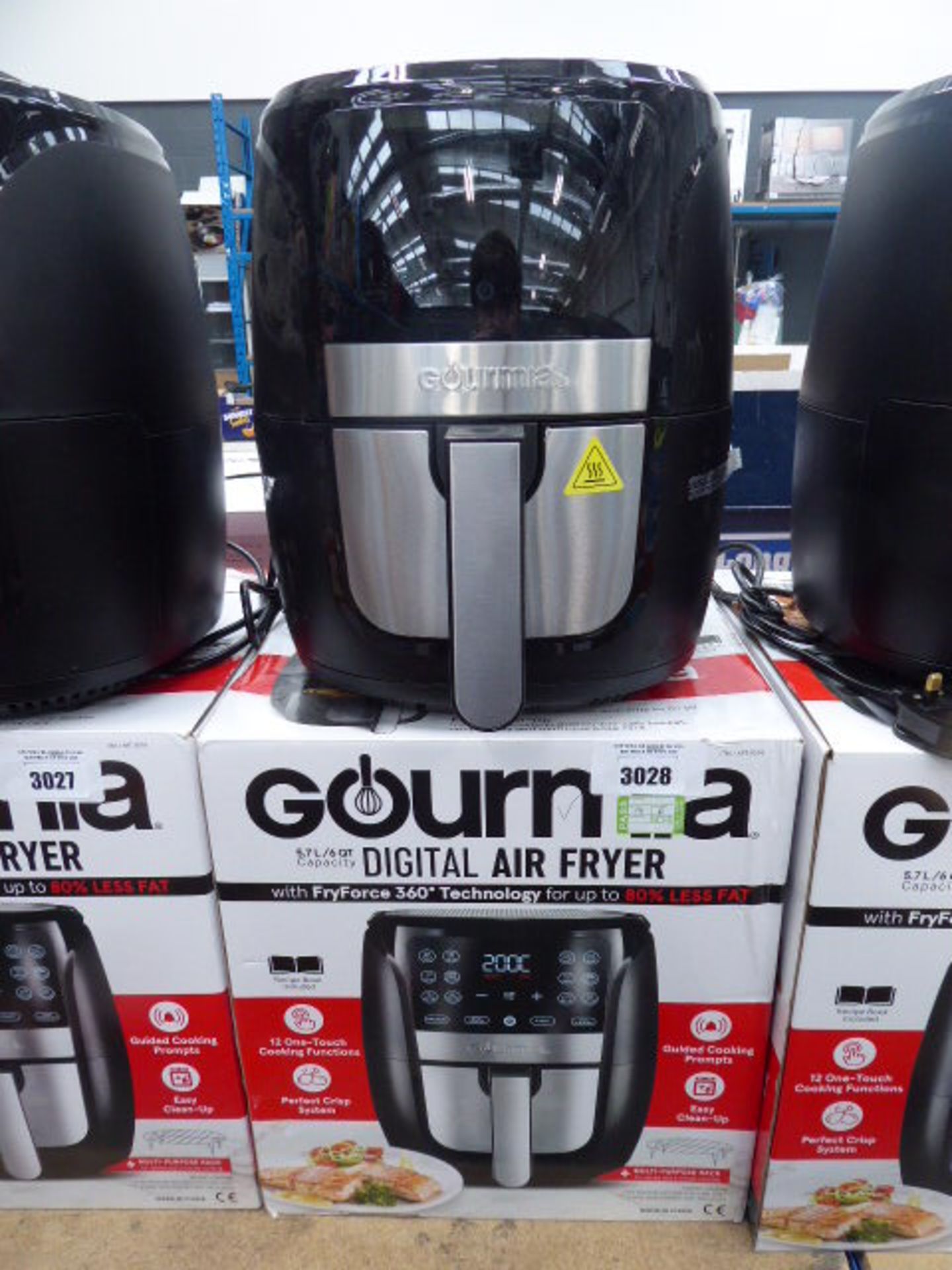 (TN6) Gourmet 5.7 litre digital air fryer with box