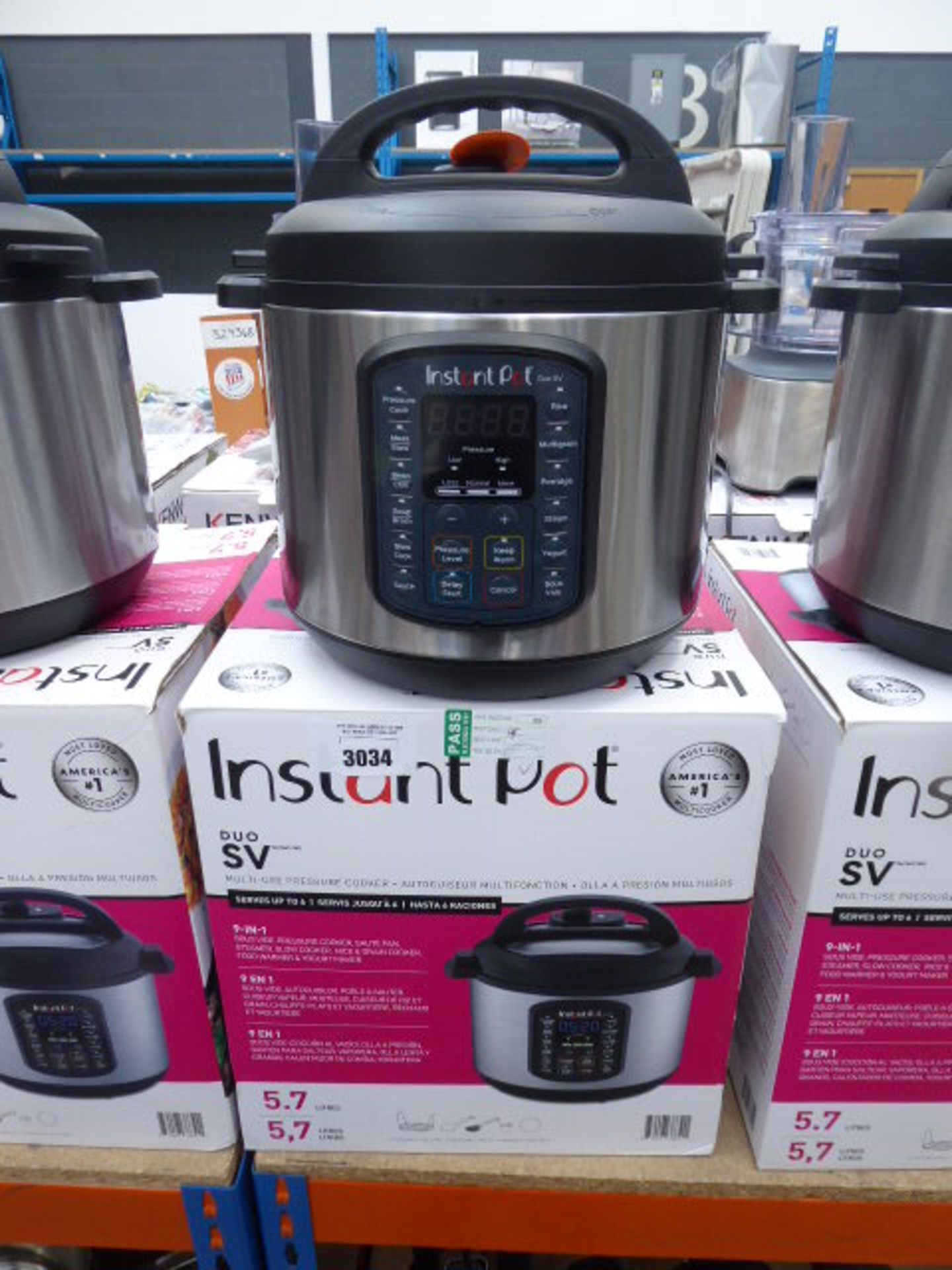 (TN54) Instant Pot multi use pressure cooker with box