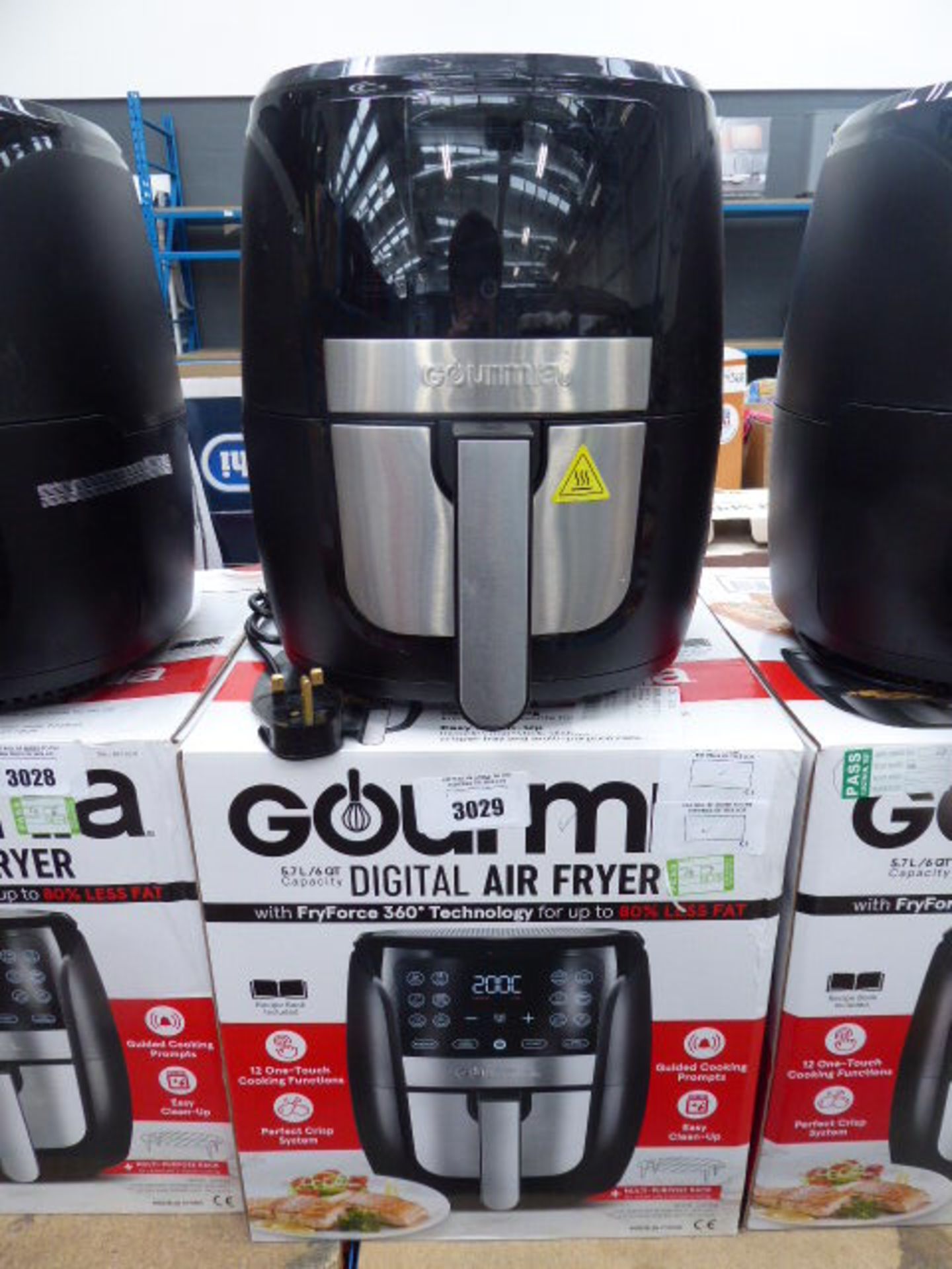 (TN7) Gourmet 5.7 litre digital air fryer with box