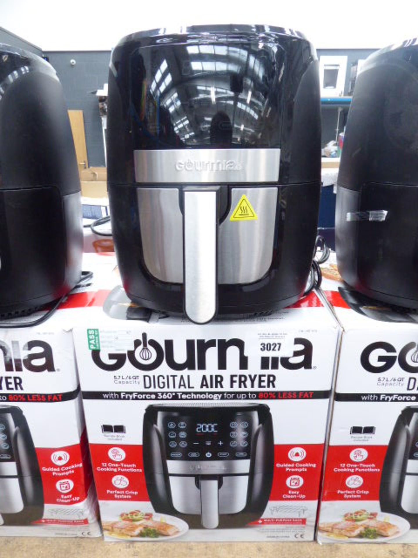 (TN57) Gourmet 5.7 litre digital air fryer with box