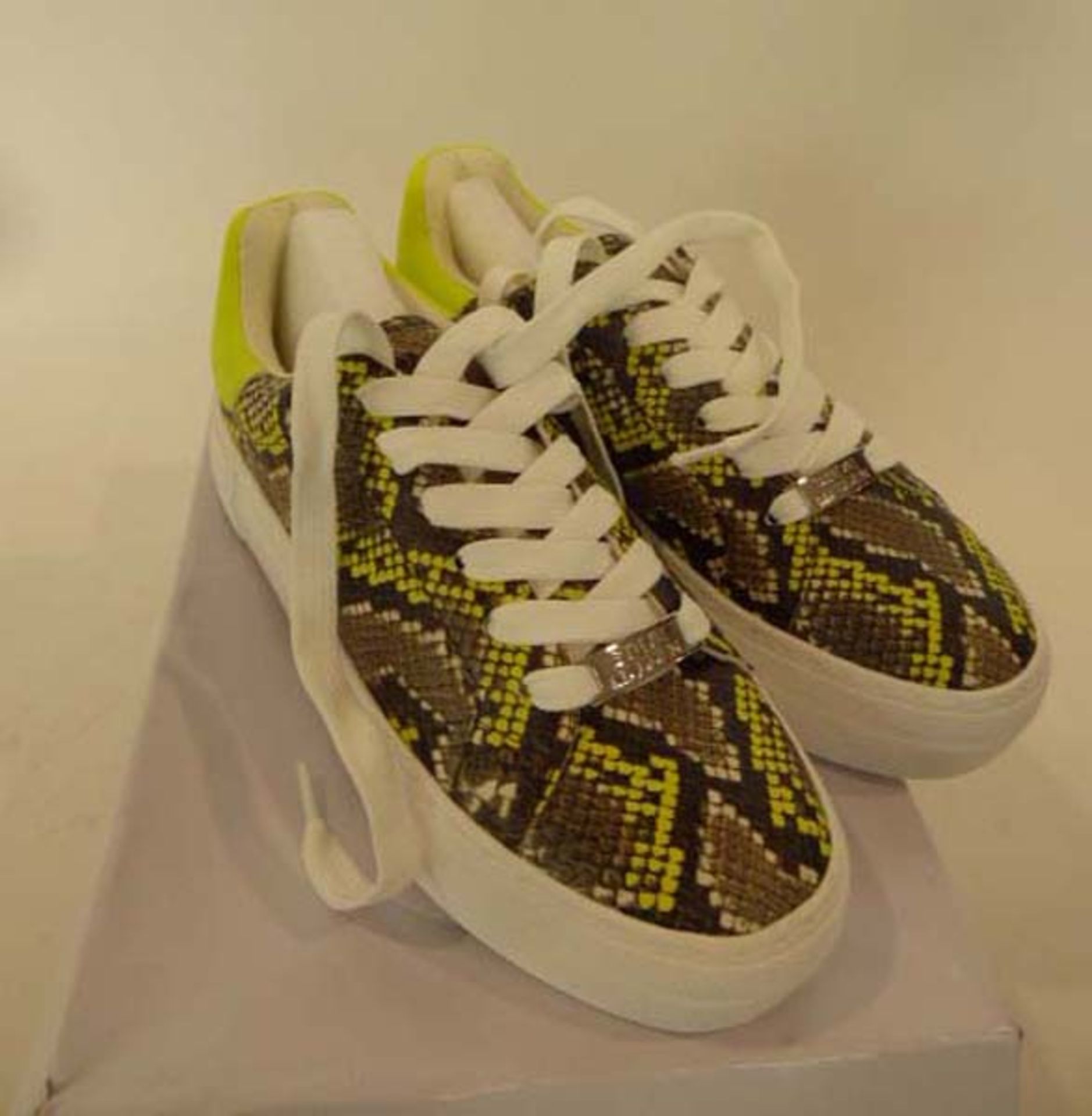 Steve Madden Merger ladies trainers size EU 37 - Image 2 of 3