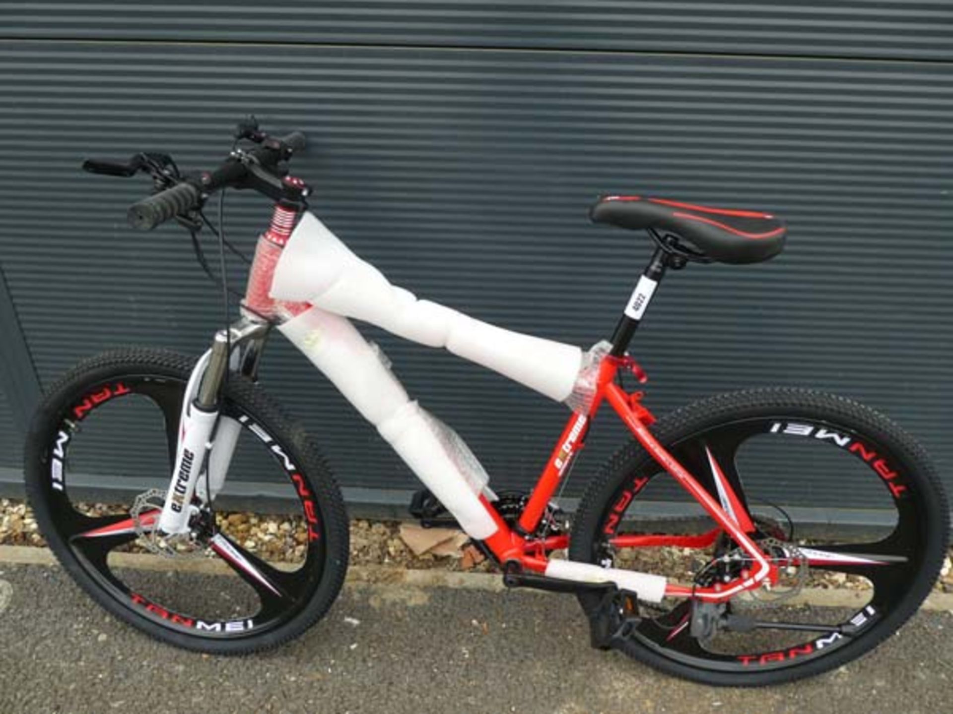 Red Extreme gents mountain bike