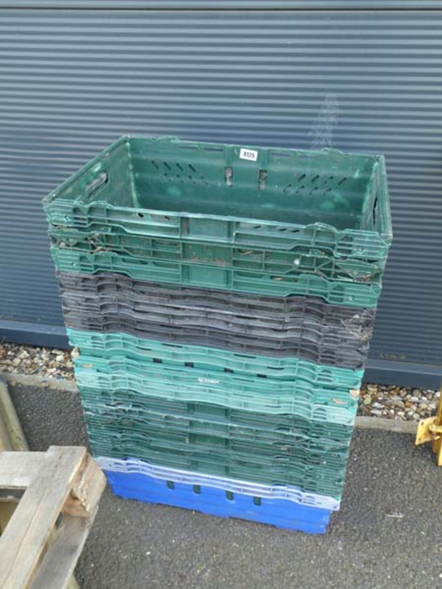 Quantity of plastic stacking crates