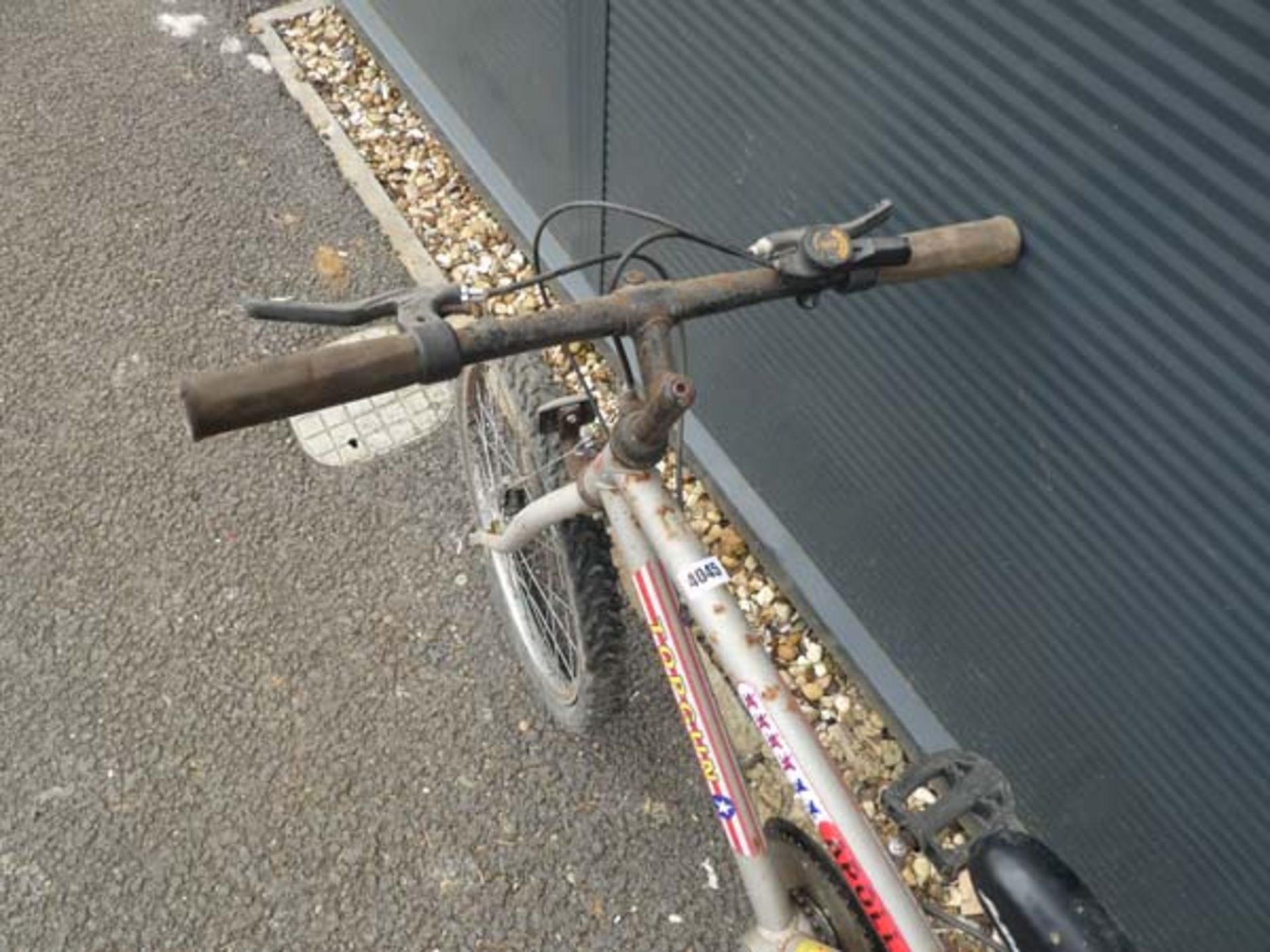 An Apollo Top Gun child's bike and another child's bike - Image 4 of 5