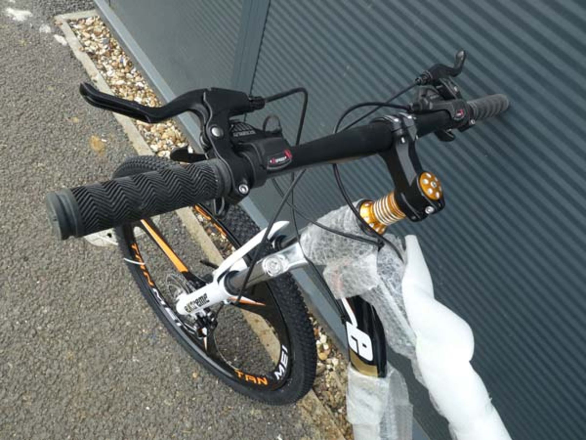 Black Extreme gents mountian bike - Image 2 of 2