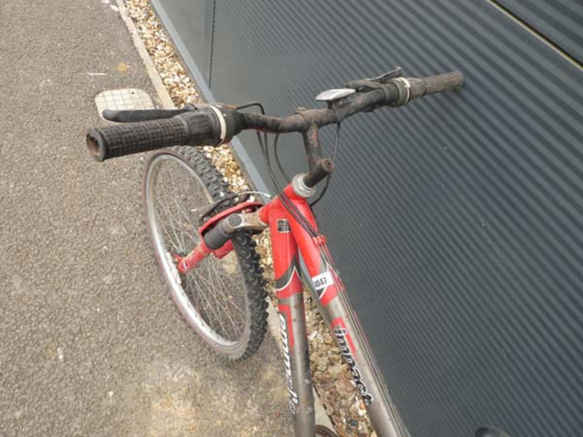 An Emmelle Impact grey/red gents mountain bike - Image 2 of 2