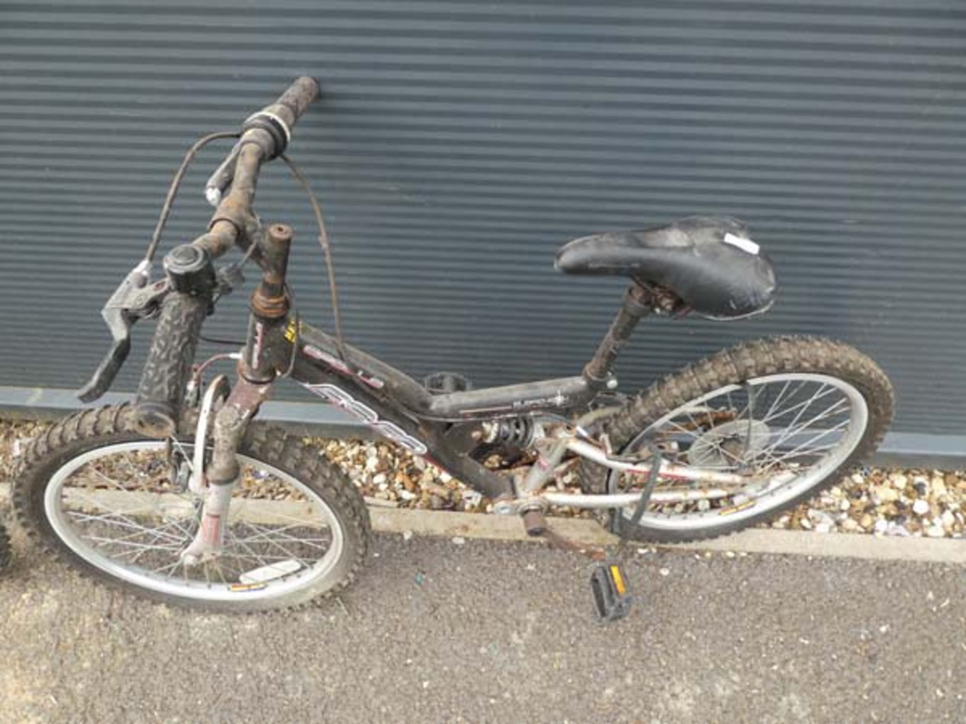 An Apollo Top Gun child's bike and another child's bike - Image 3 of 5