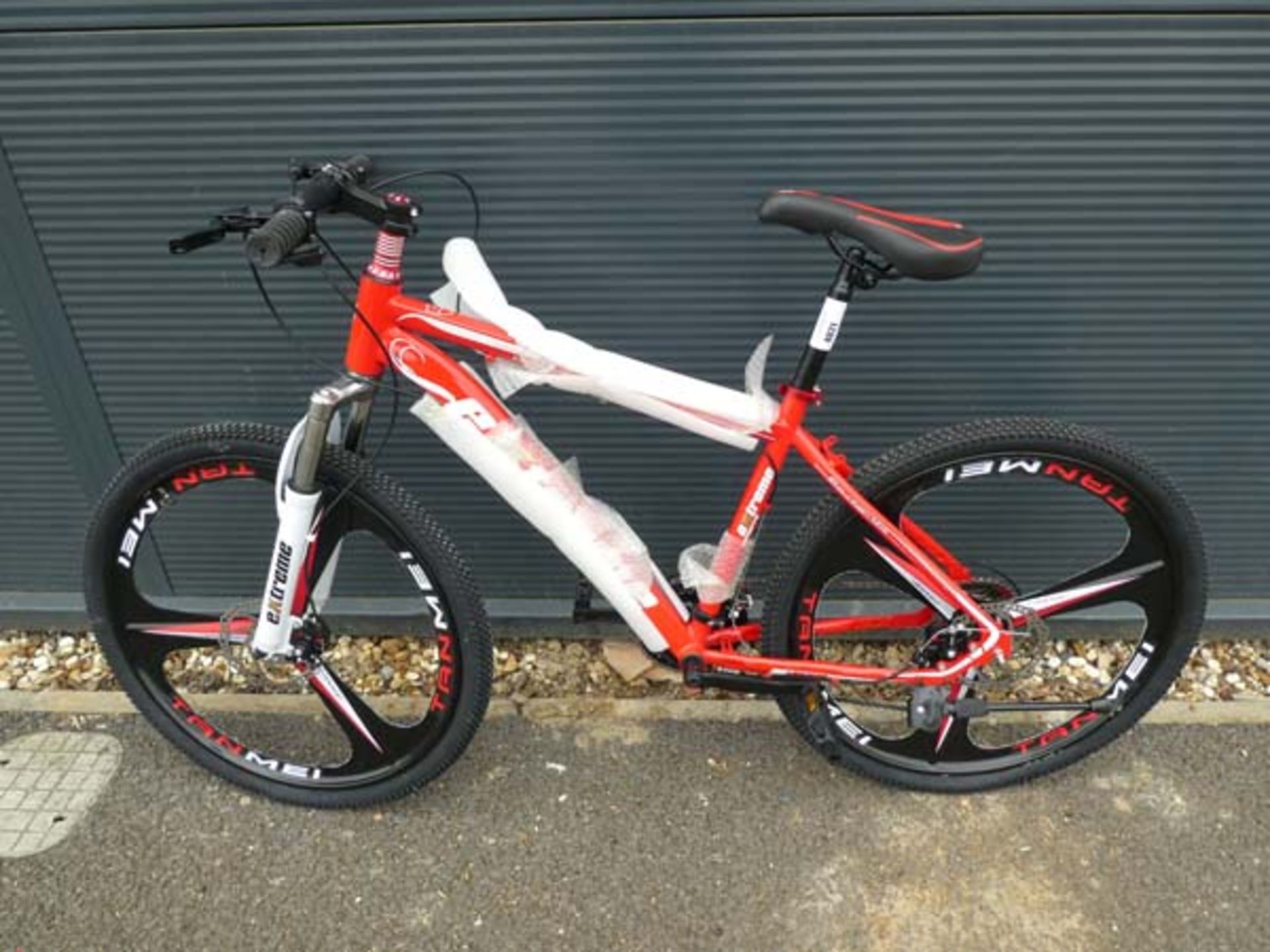 Red Extreme gents mountain bike