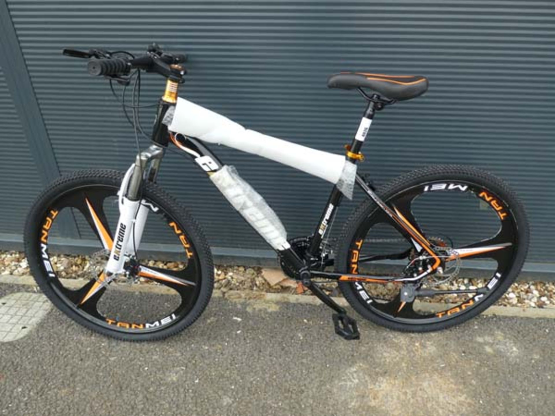 Black Extreme gents mountian bike