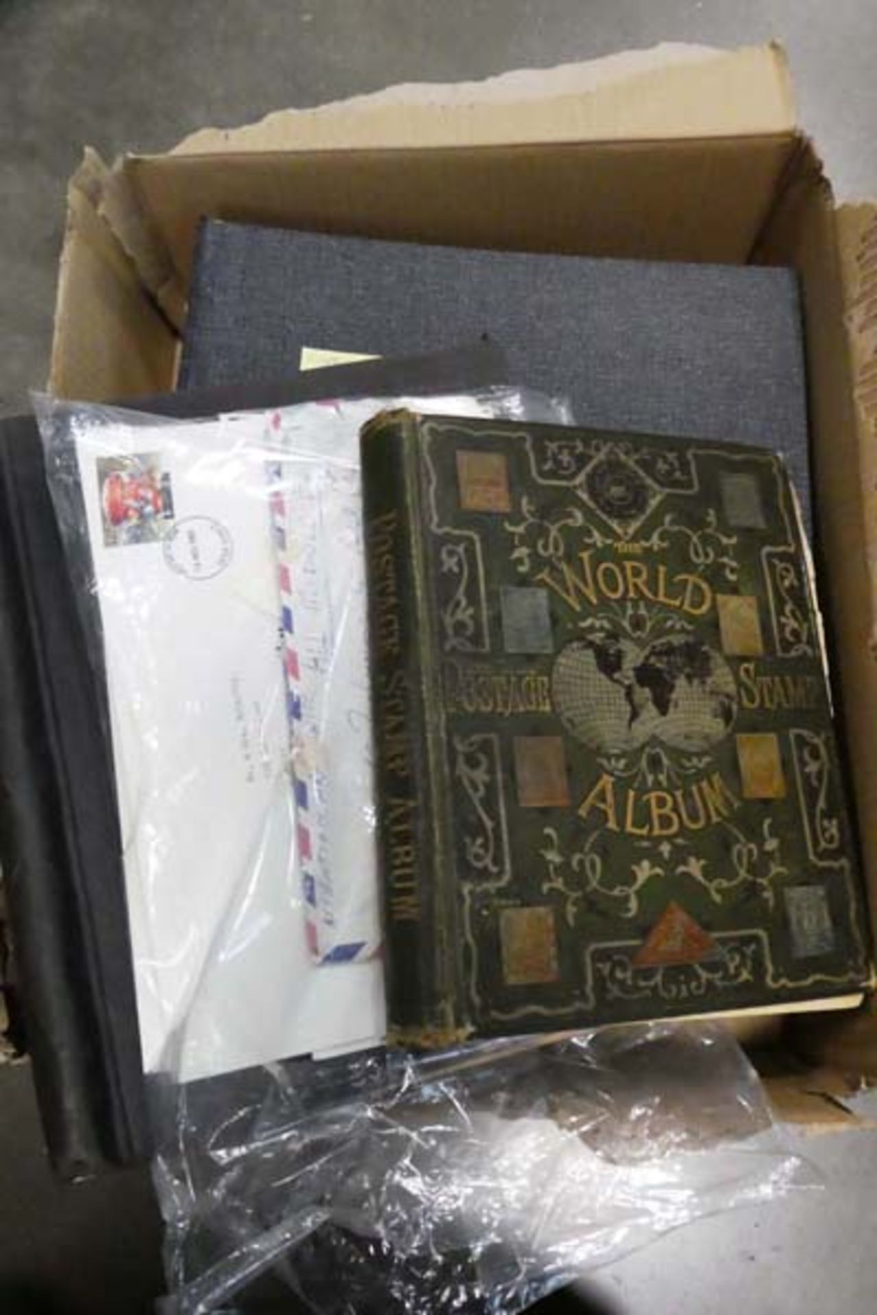 Tray containing selection of stamp albums with contents inc. mostly common wealth stamps - Image 2 of 2