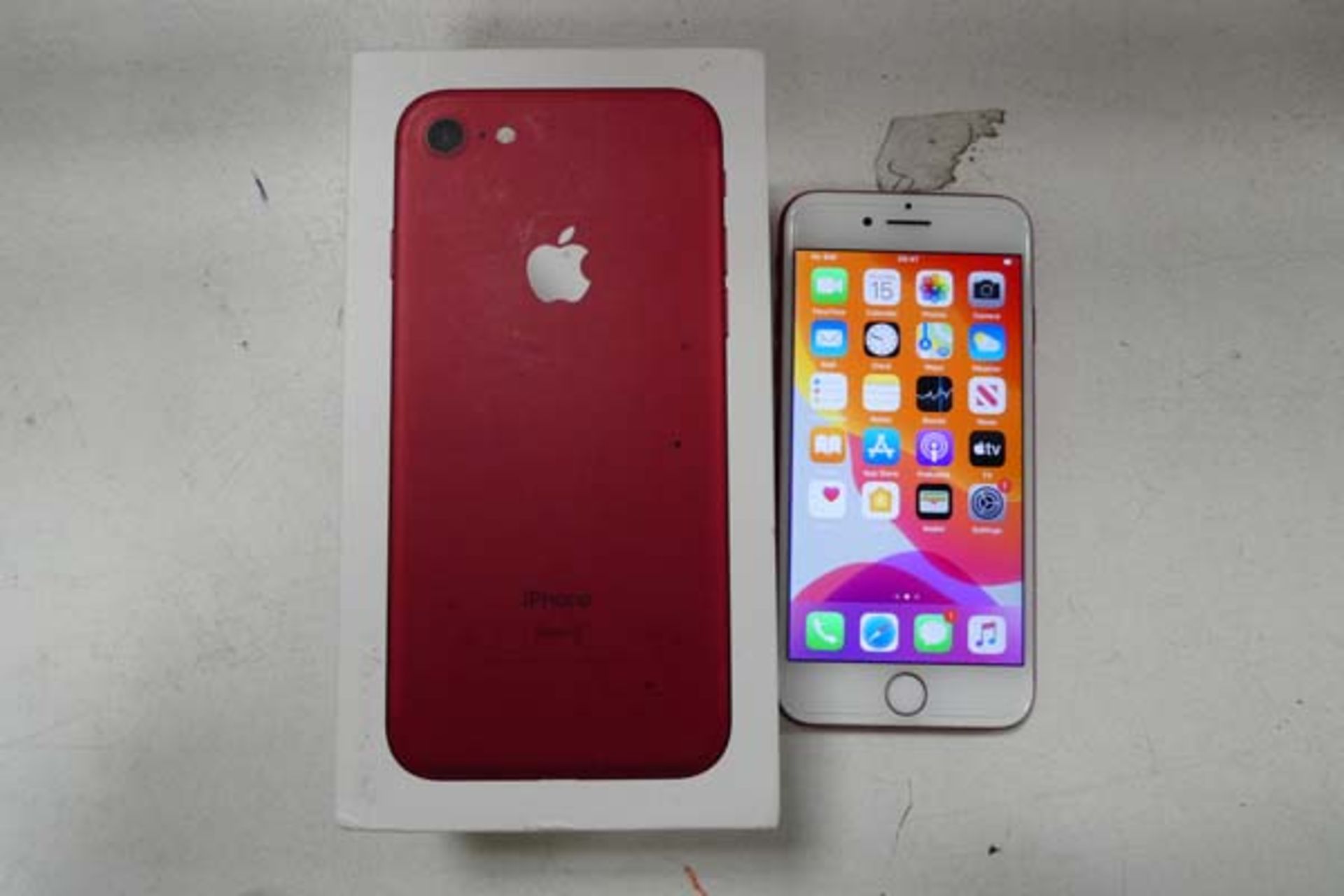 Apple iPhone 7 128gb Product Red iPhone with charging cable and box