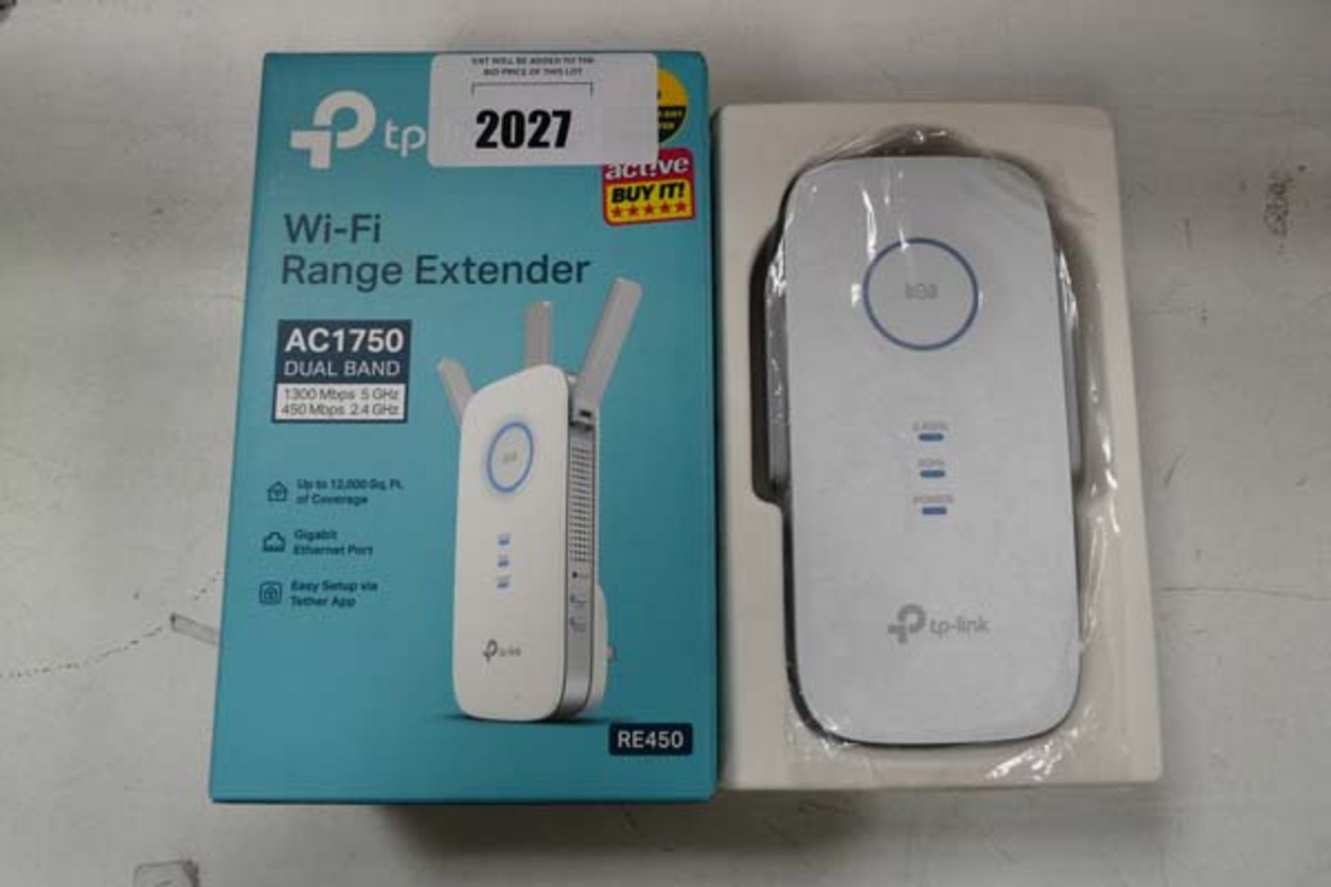 TP Link wifi range extender model AC1750 (boxed)