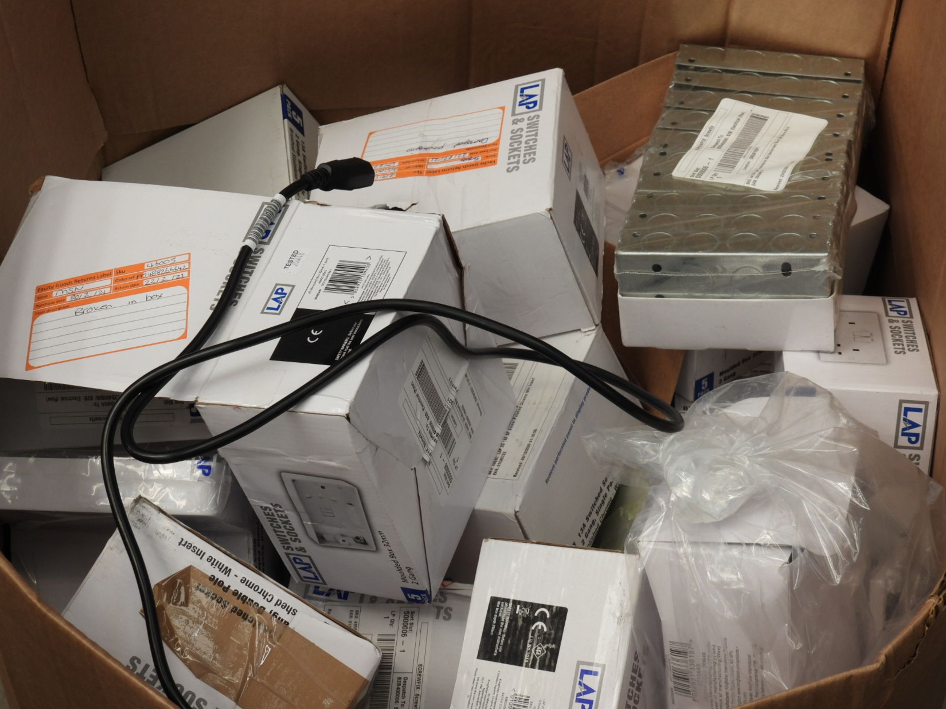 4218 Box of switches and sockets