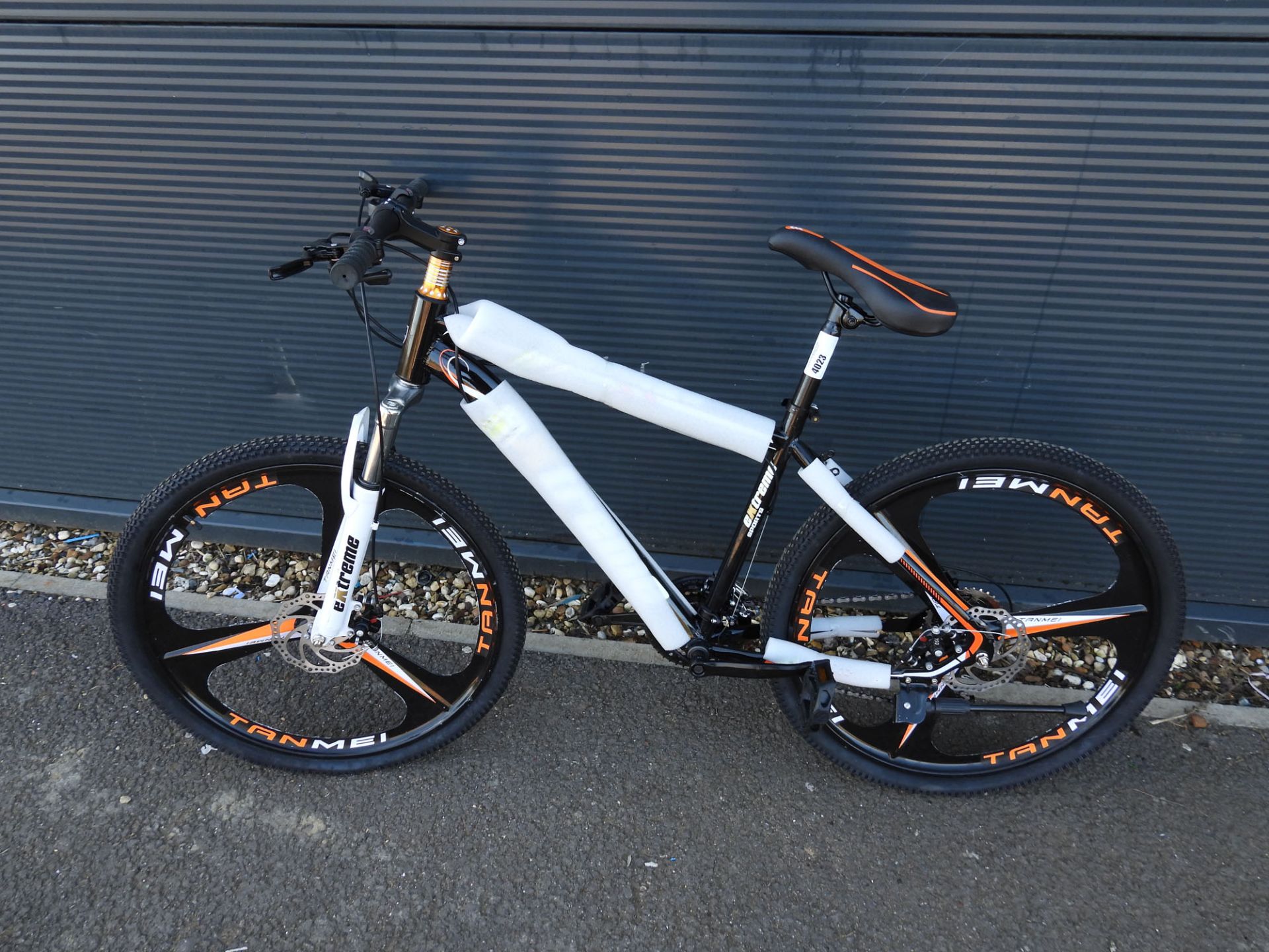 4027 - Black Extreme mountain bike