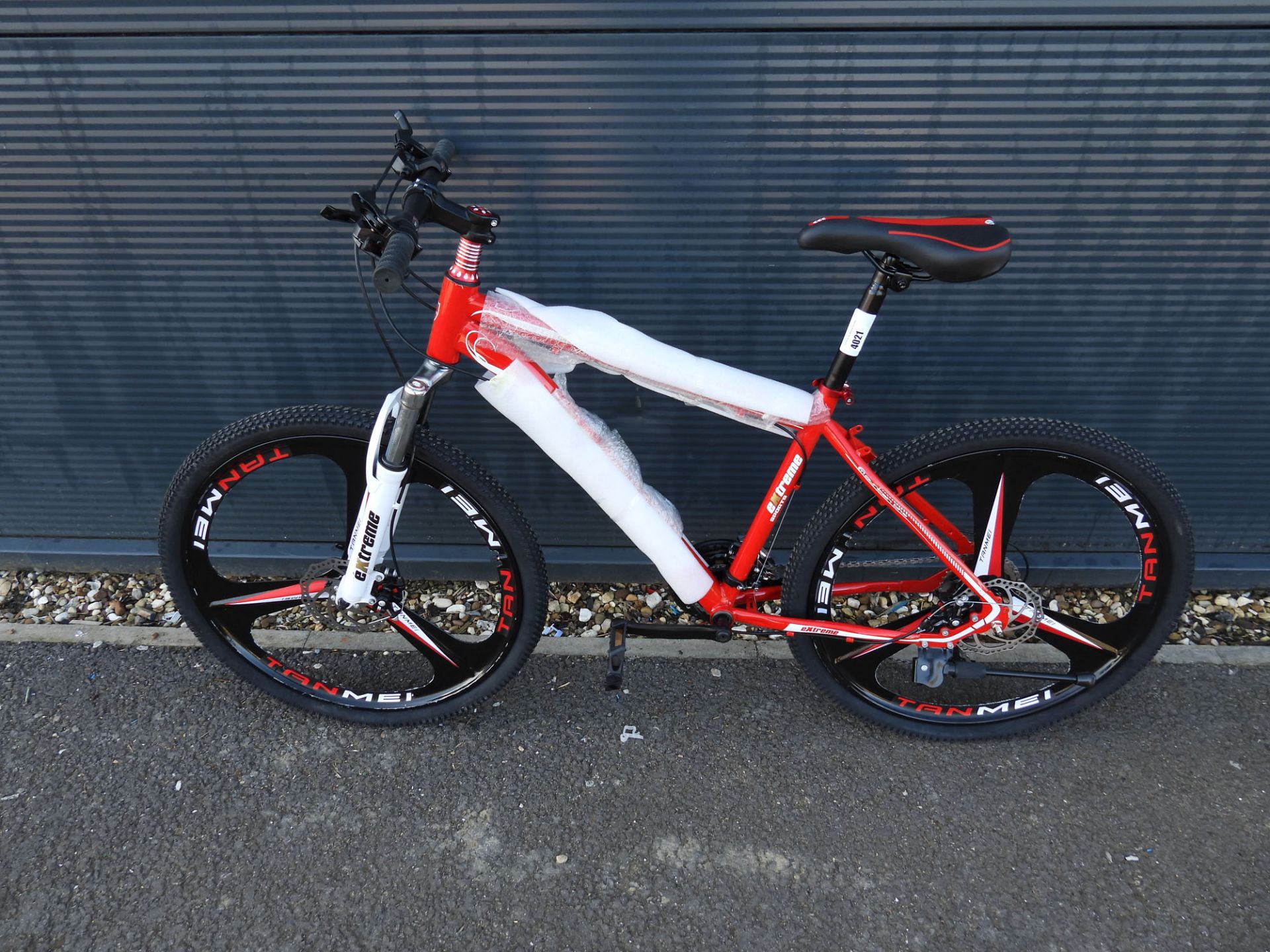 4023 - Red Extreme mountain bike