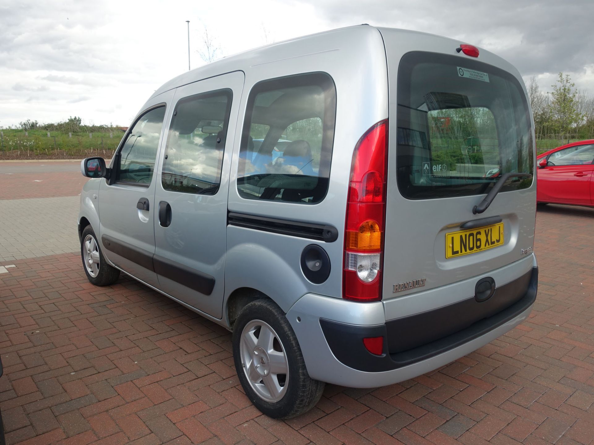 (2006) Renault Kango Expression automatic MPV, petrol, 1598cc, grey, MOT: 8/8/2021, two keys, V5 - Image 3 of 14