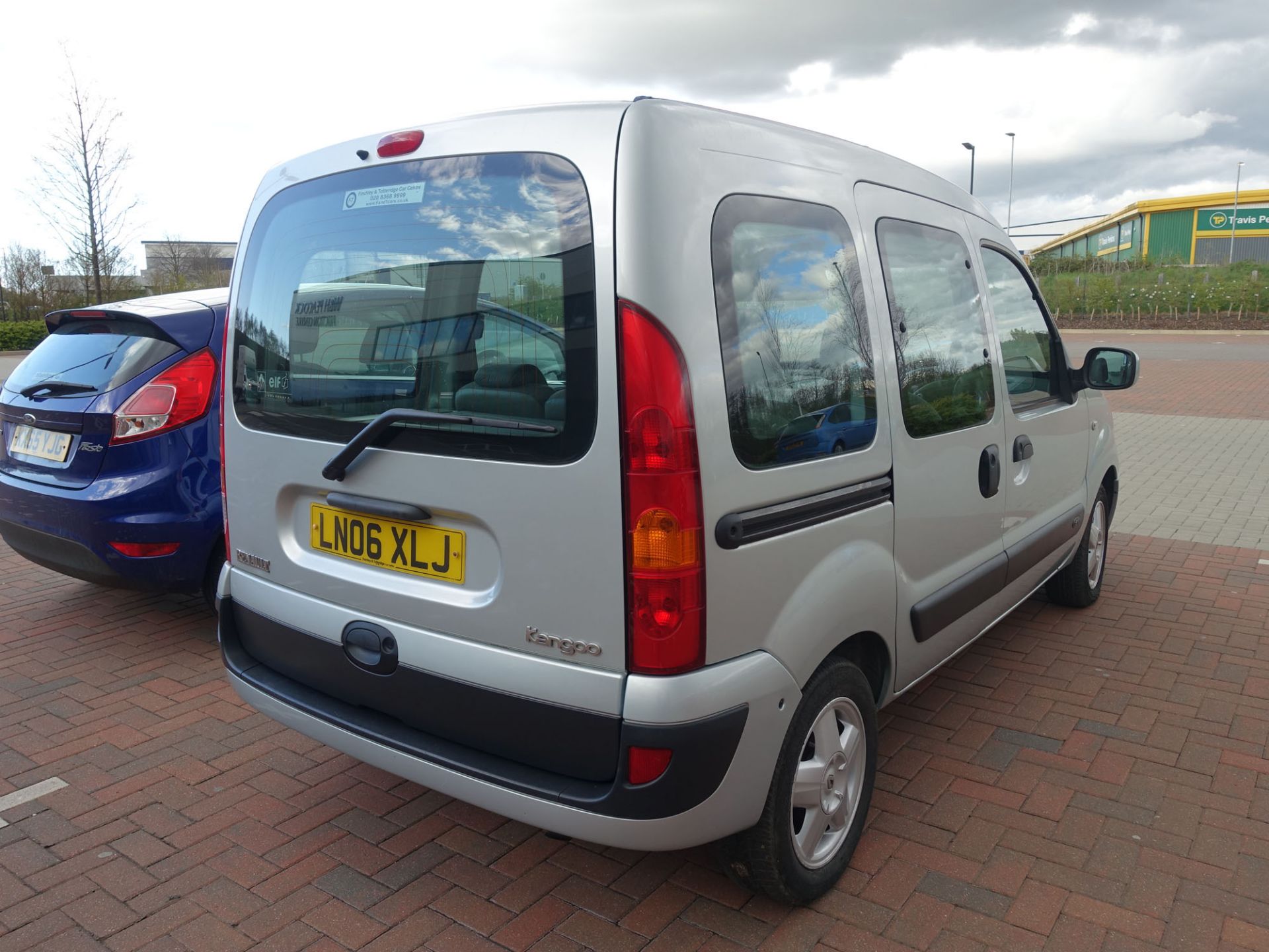 (2006) Renault Kango Expression automatic MPV, petrol, 1598cc, grey, MOT: 8/8/2021, two keys, V5 - Image 4 of 14